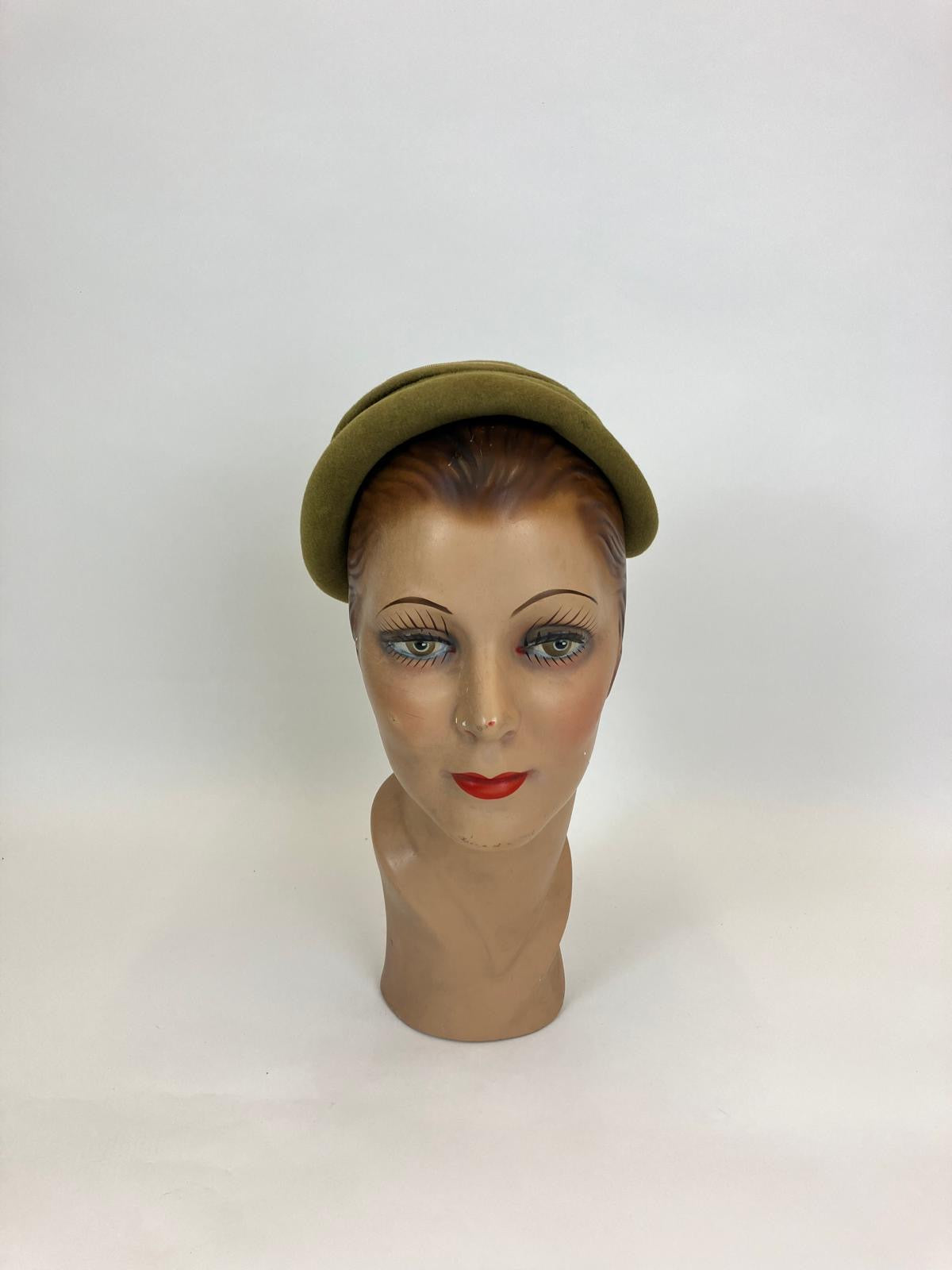 Original 1950's Gorgeous velvet headpiece - in Moss Green