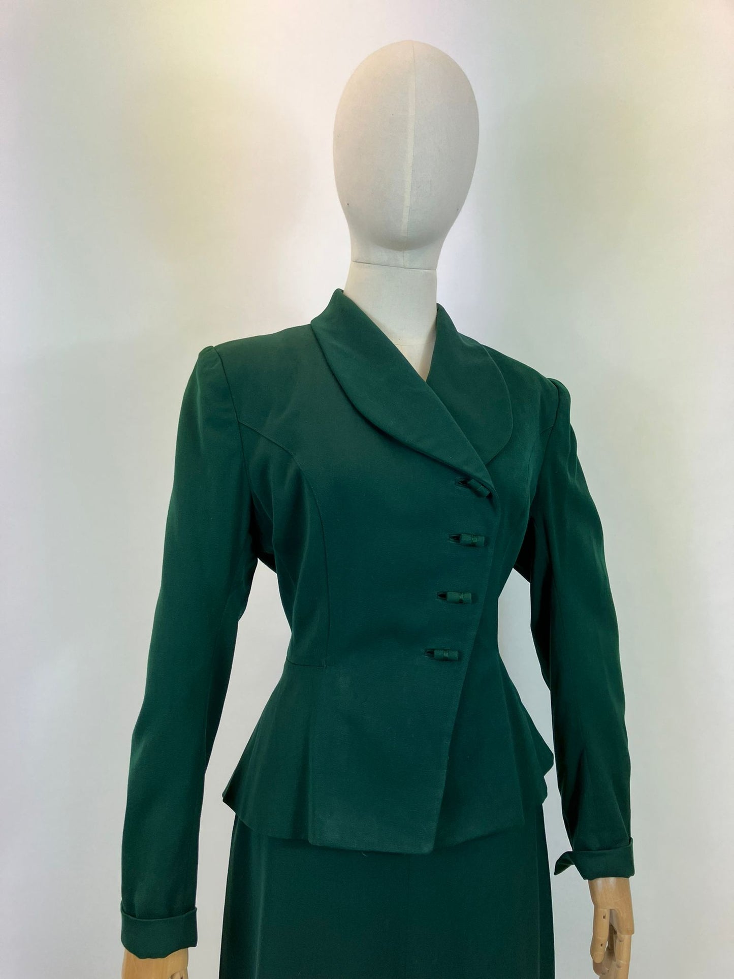 Original 1940’s Fabulous 2pc suit - in Emerald Green