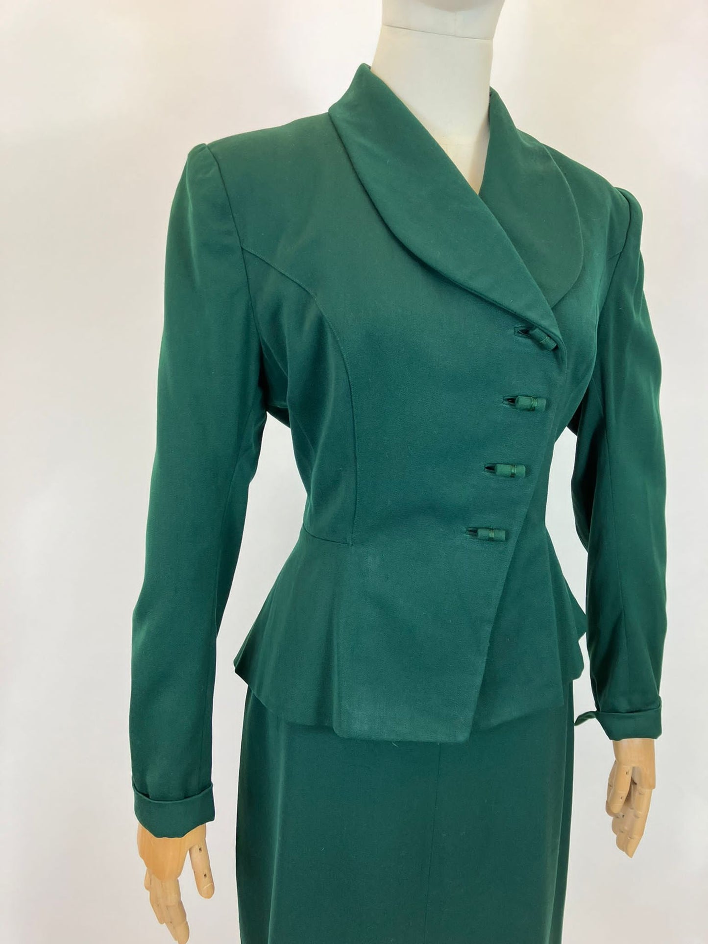 Original 1940’s Fabulous 2pc suit - in Emerald Green