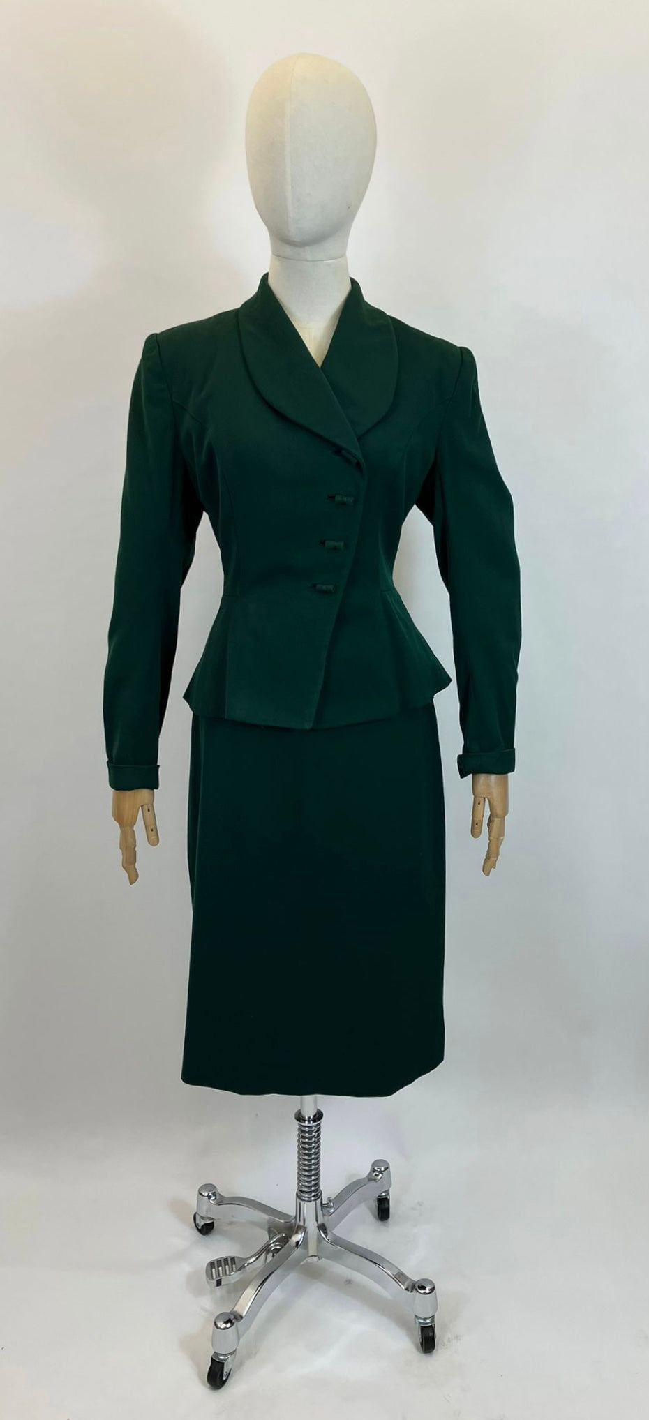 Original 1940’s Fabulous 2pc suit - in Emerald Green