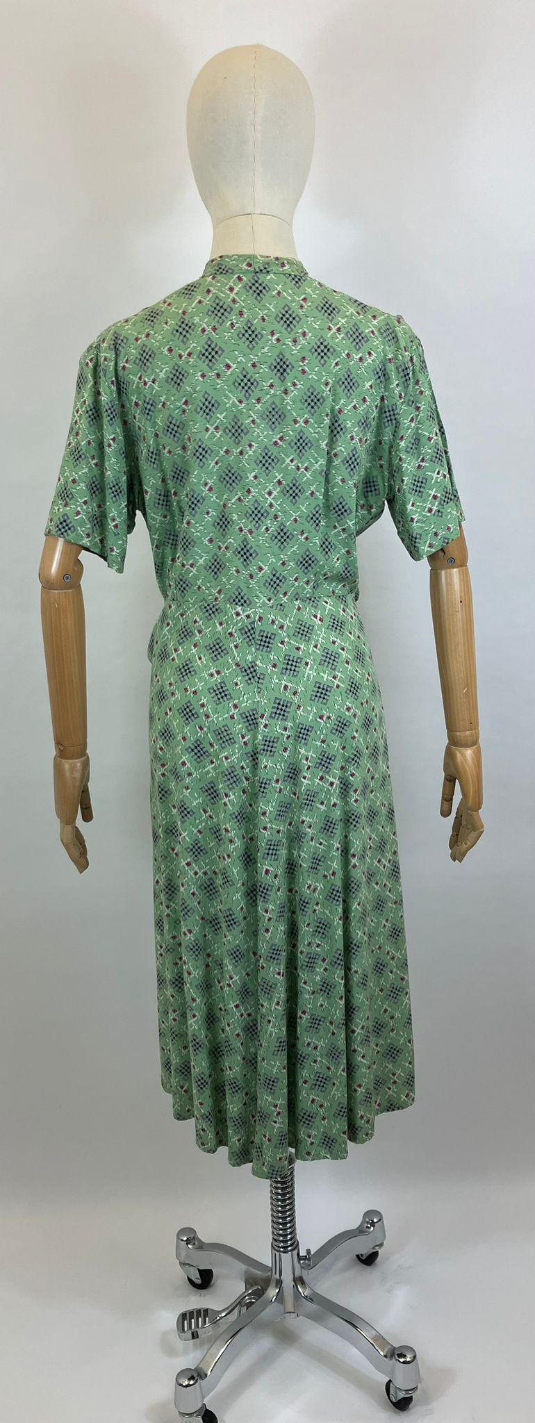 Original 1940’s Gorgeous Day Dress - in Green, Mauve and Cerise