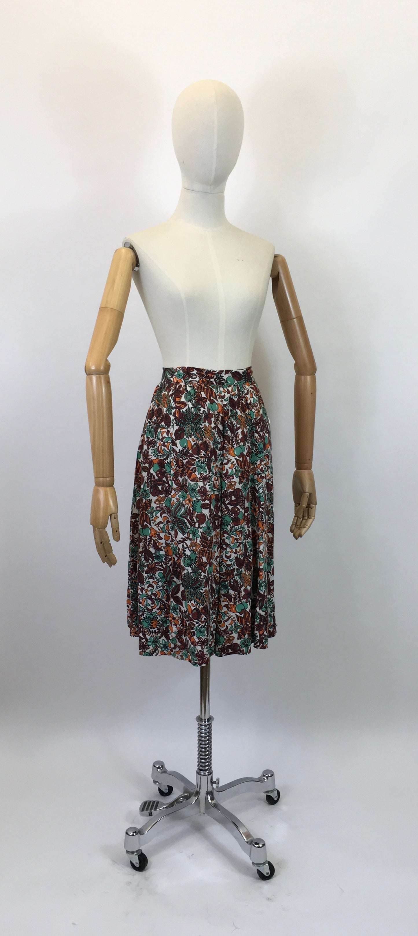 Original 1940’s Fabulous Moygashel linen Novelty print skirt - in Brown, orange and Green