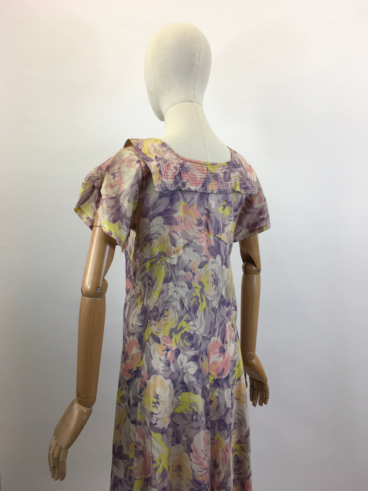 Original 1930’s Beautiful Silk dress - Pastels of Lilacs, Purple, Peach