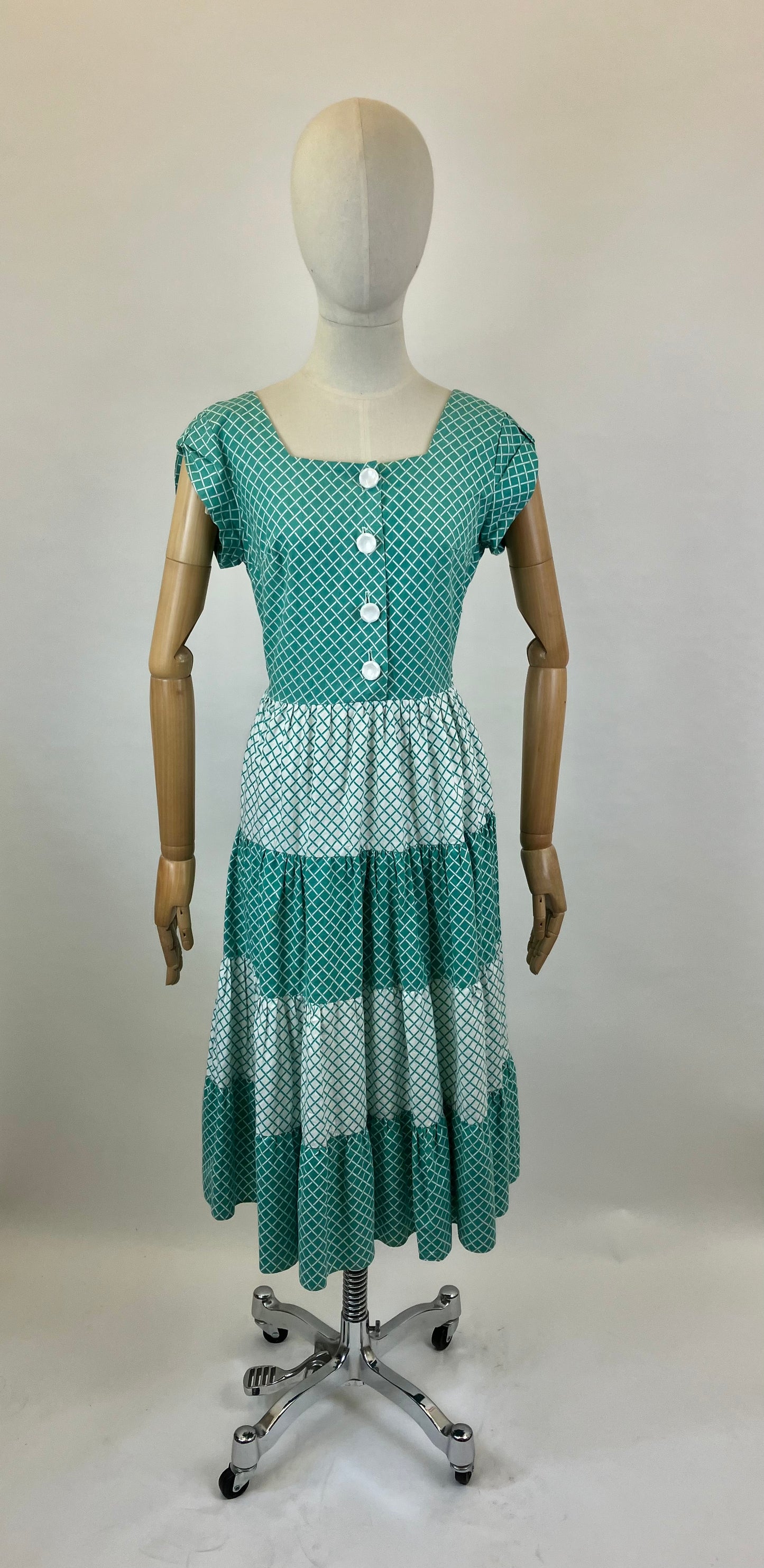 Original 1950’s Beautiful cotton day dress - Jade & White