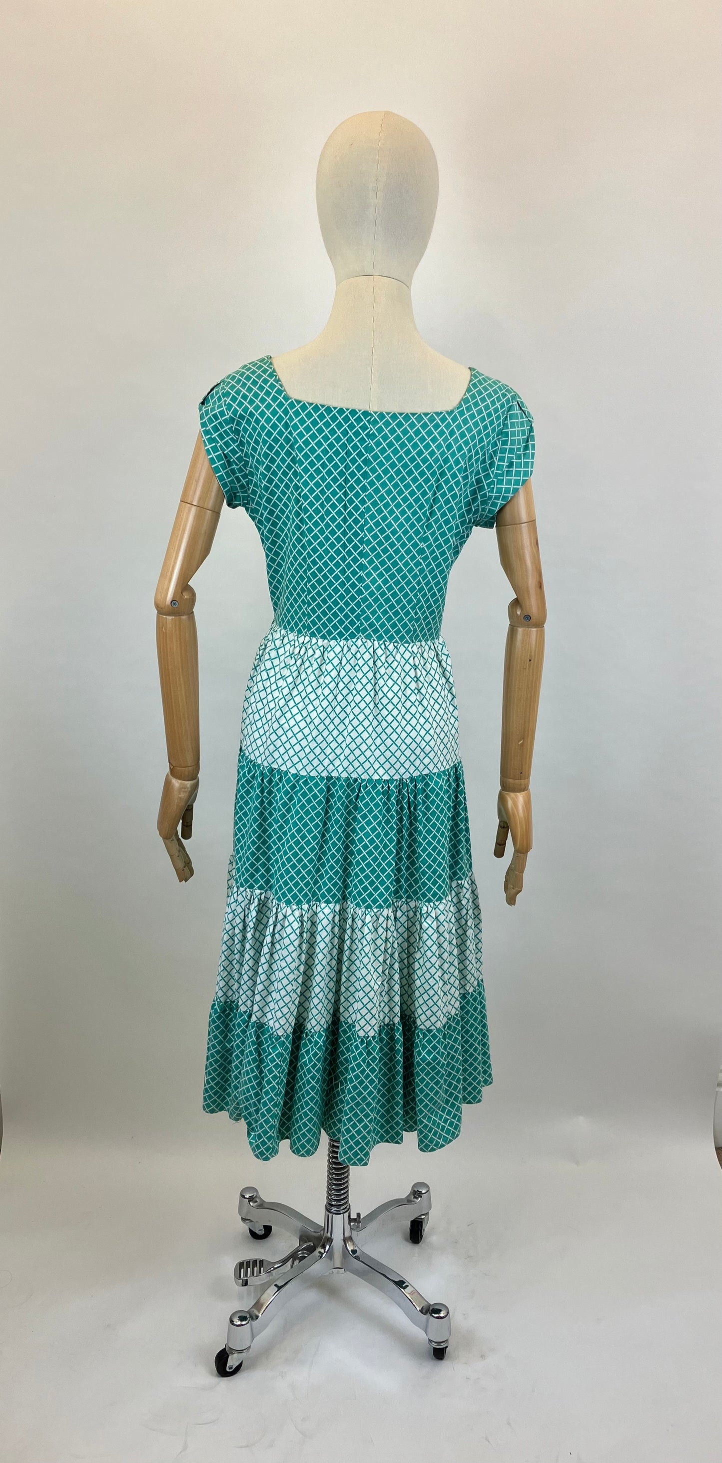 Original 1950’s Beautiful cotton day dress - Jade & White