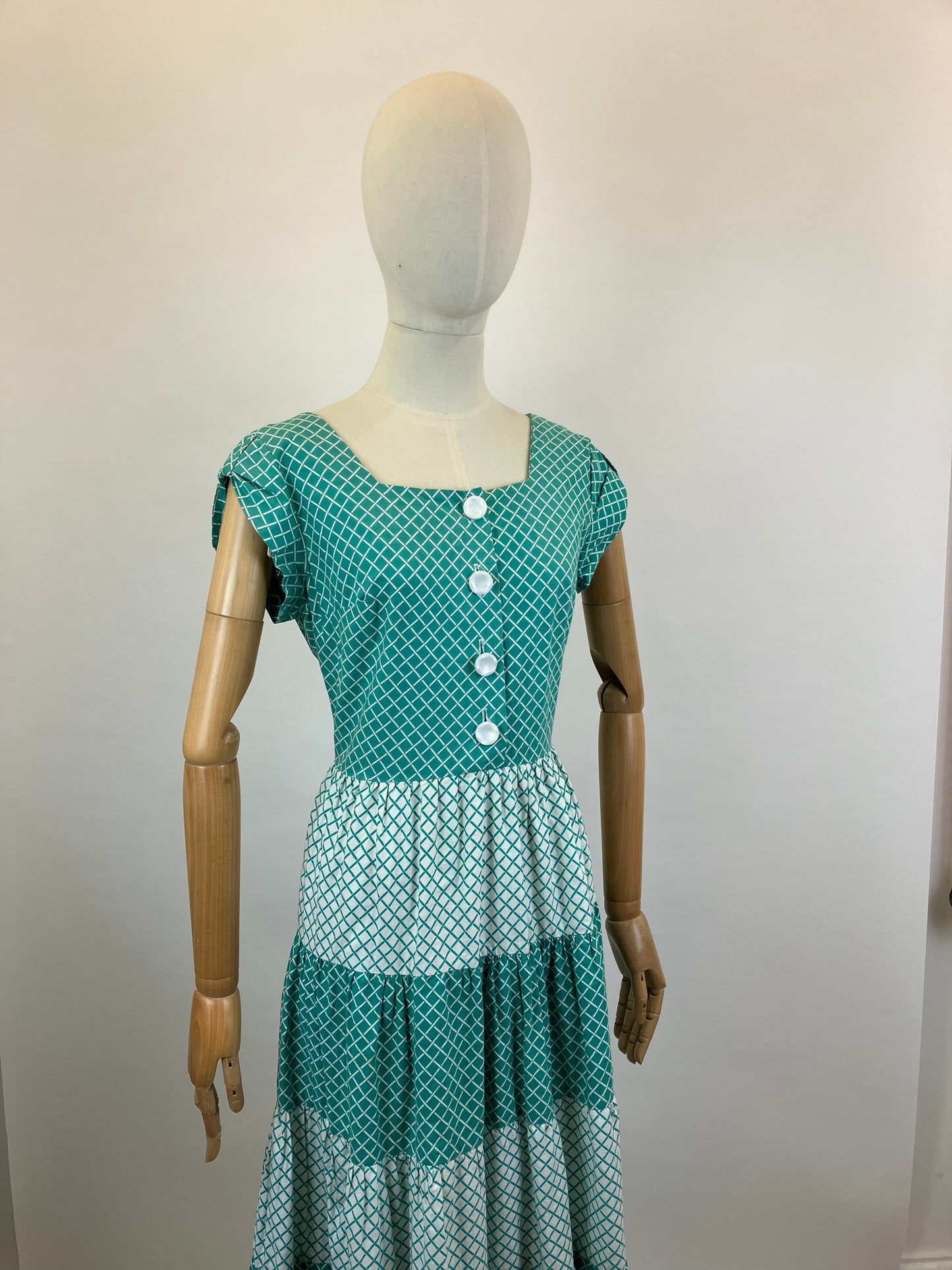 Original 1950’s Beautiful cotton day dress - Jade & White