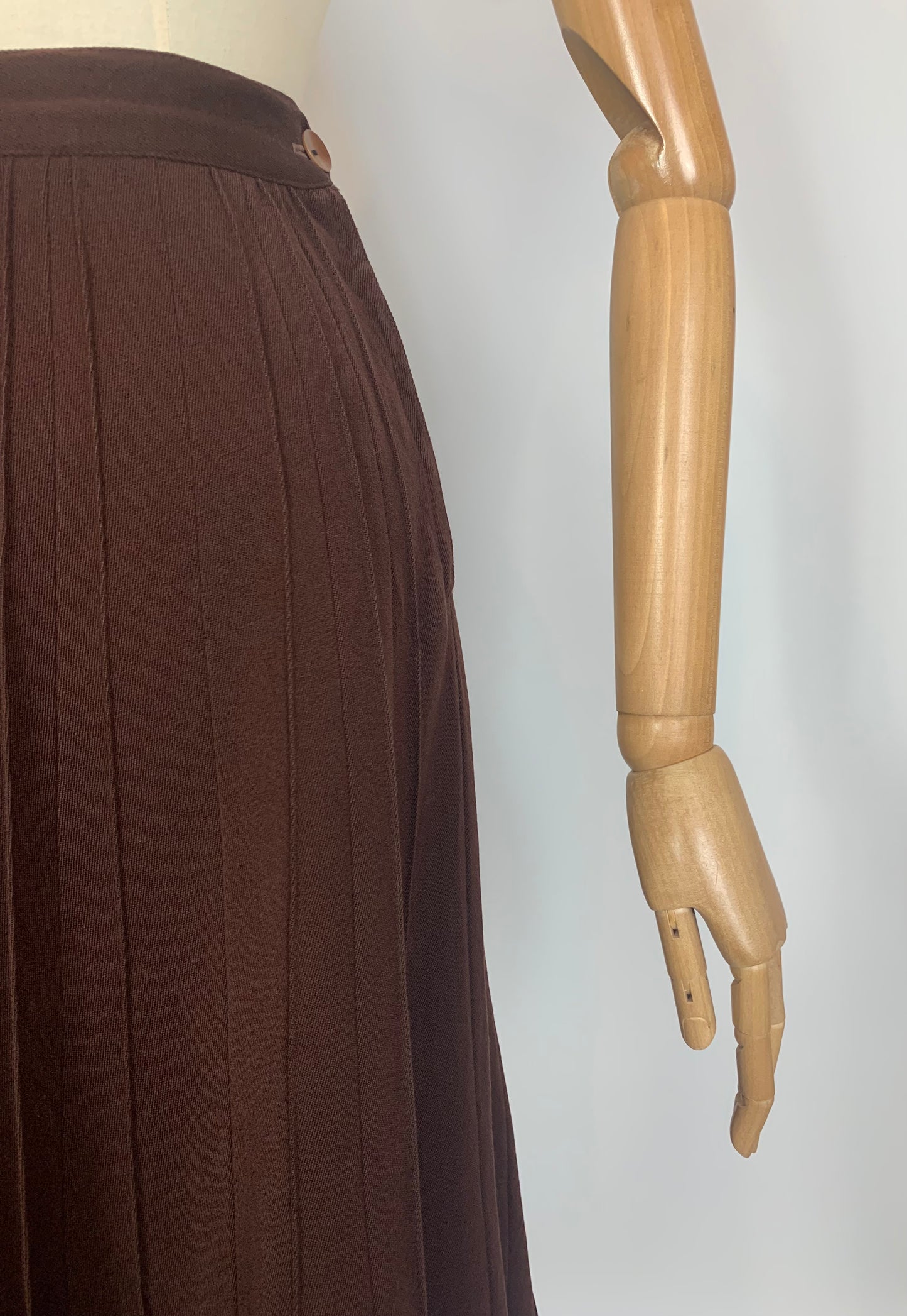 Original 1940’s everyday pleated skirt - in Dark Brown