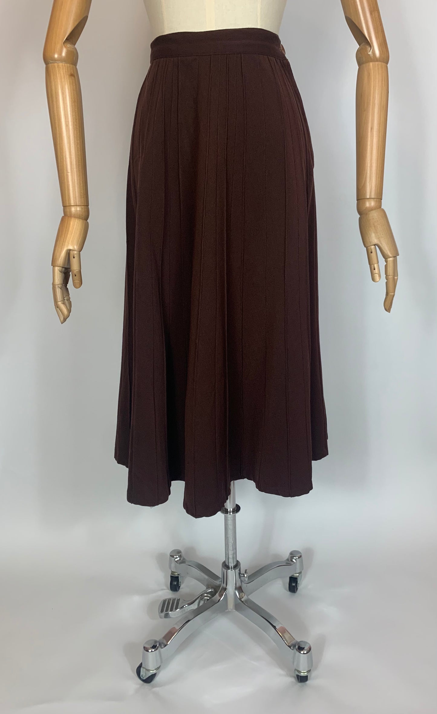 Original 1940’s everyday pleated skirt - in Dark Brown