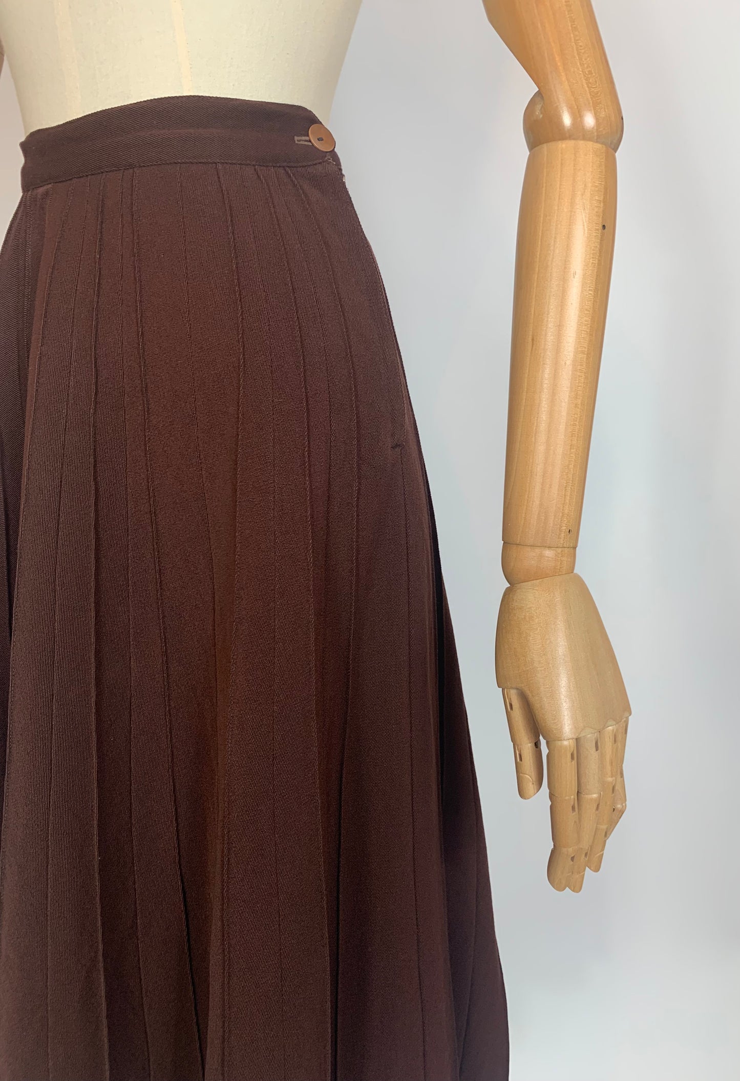 Original 1940’s everyday pleated skirt - in Dark Brown