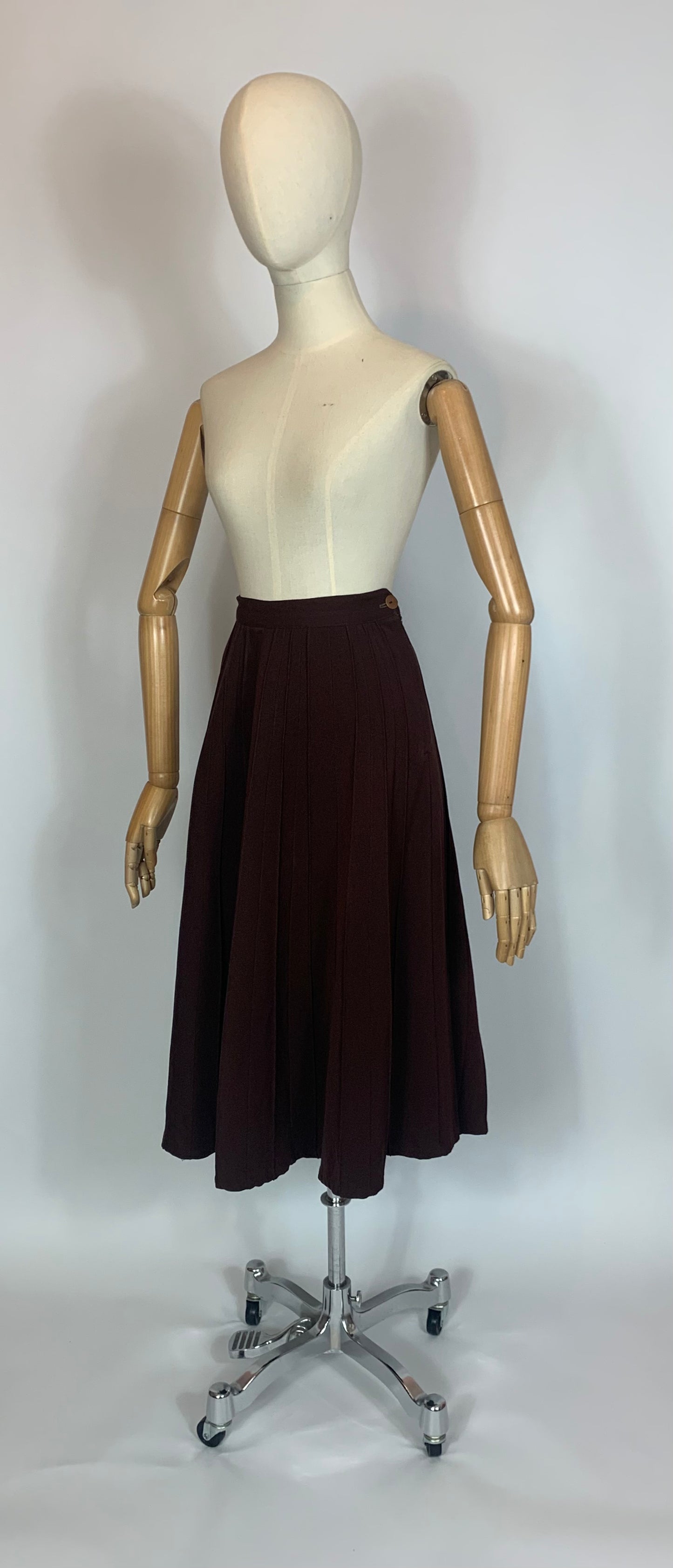 Original 1940’s everyday pleated skirt - in Dark Brown