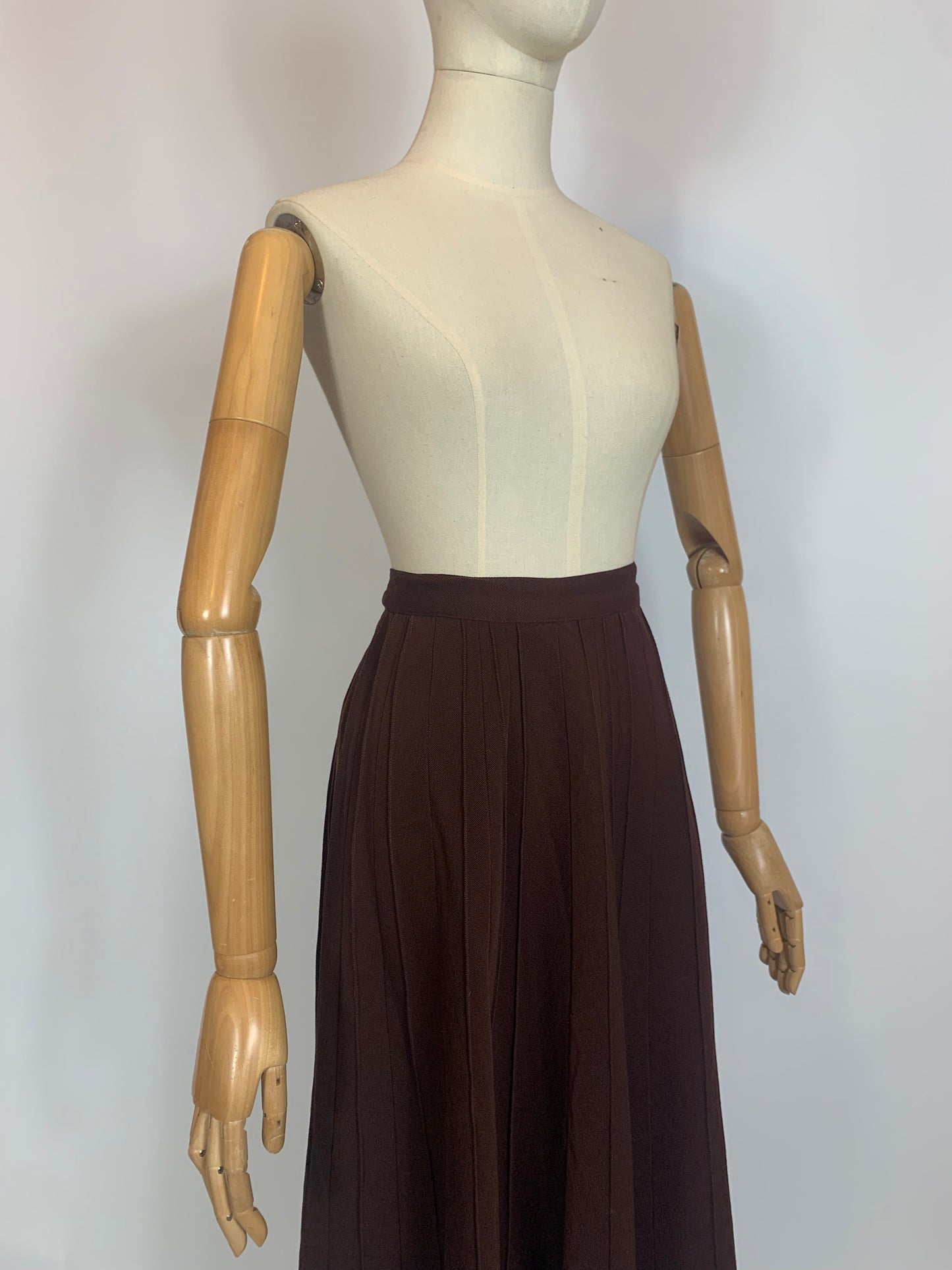 Original 1940’s everyday pleated skirt - in Dark Brown