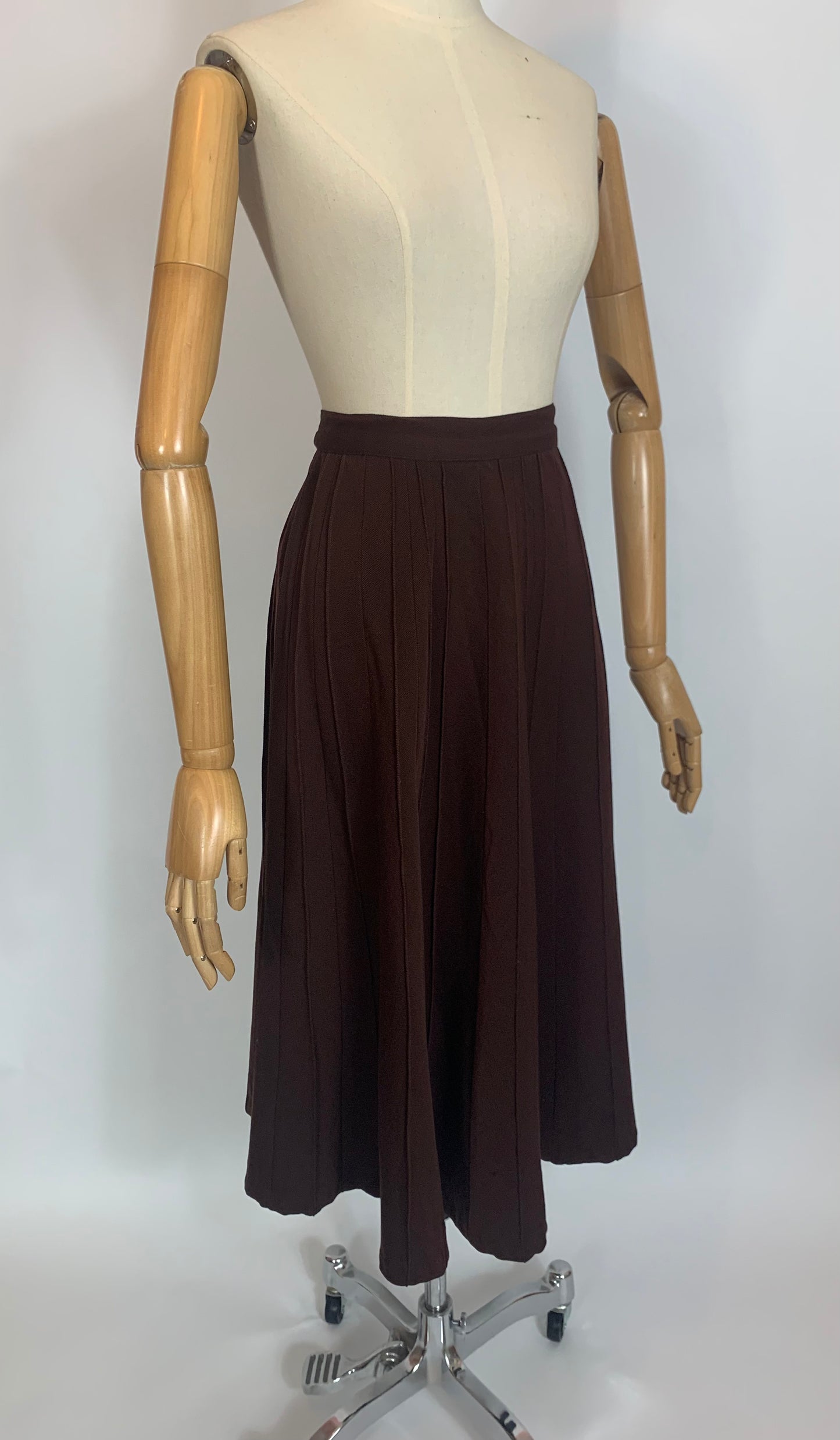 Original 1940’s everyday pleated skirt - in Dark Brown