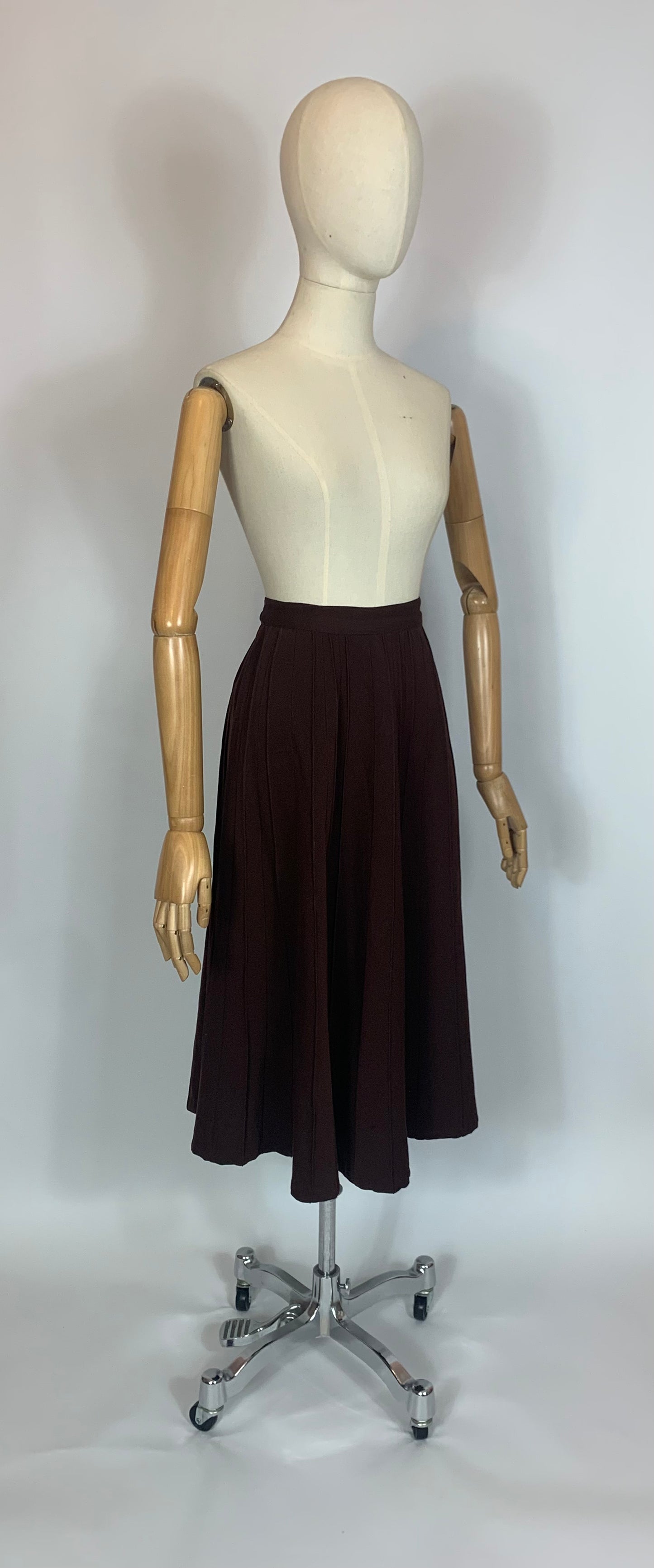 Original 1940’s everyday pleated skirt - in Dark Brown