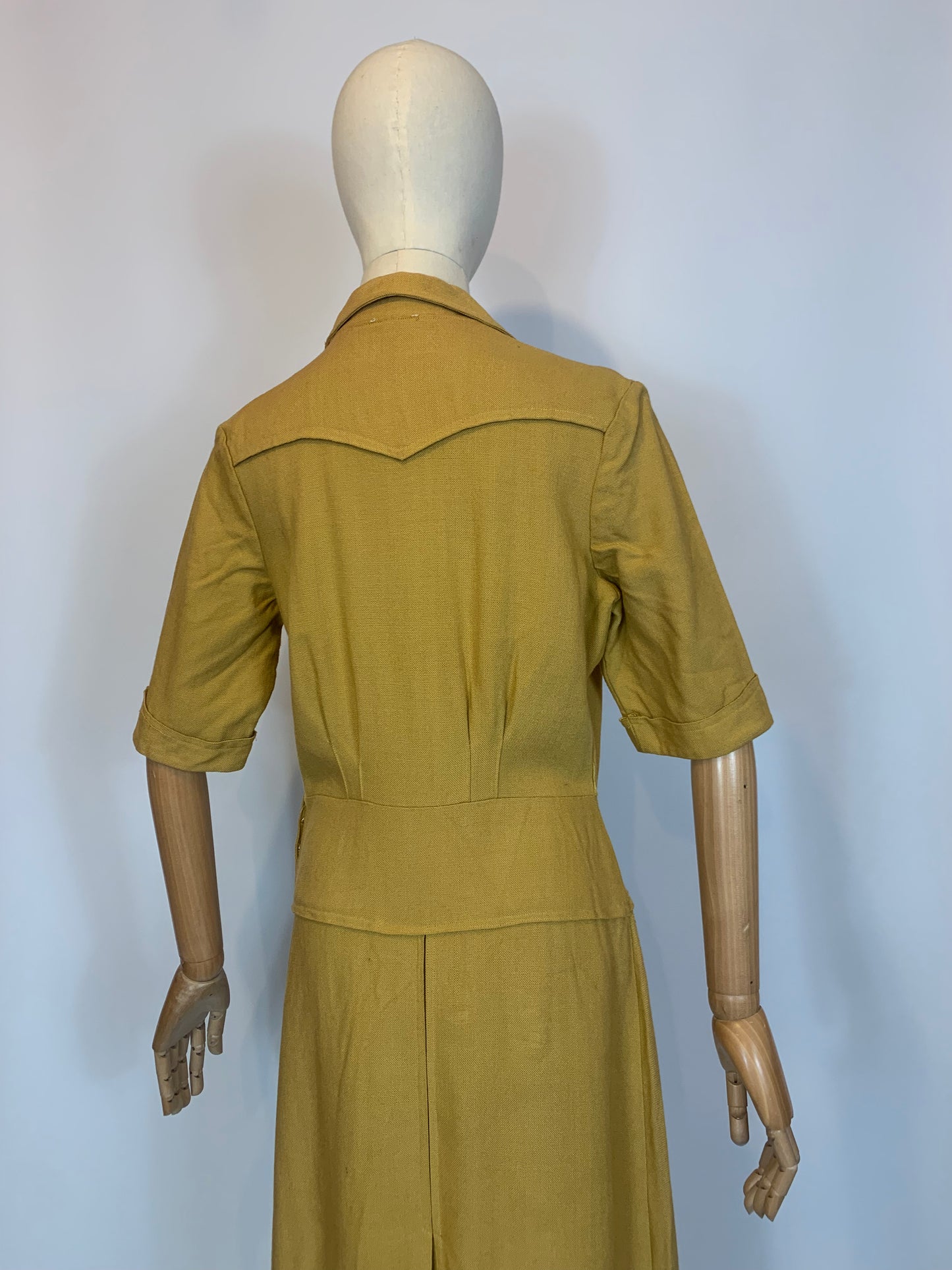Original CC41 label 1940’s Beautiful Moygashel  Linen dress - mustard