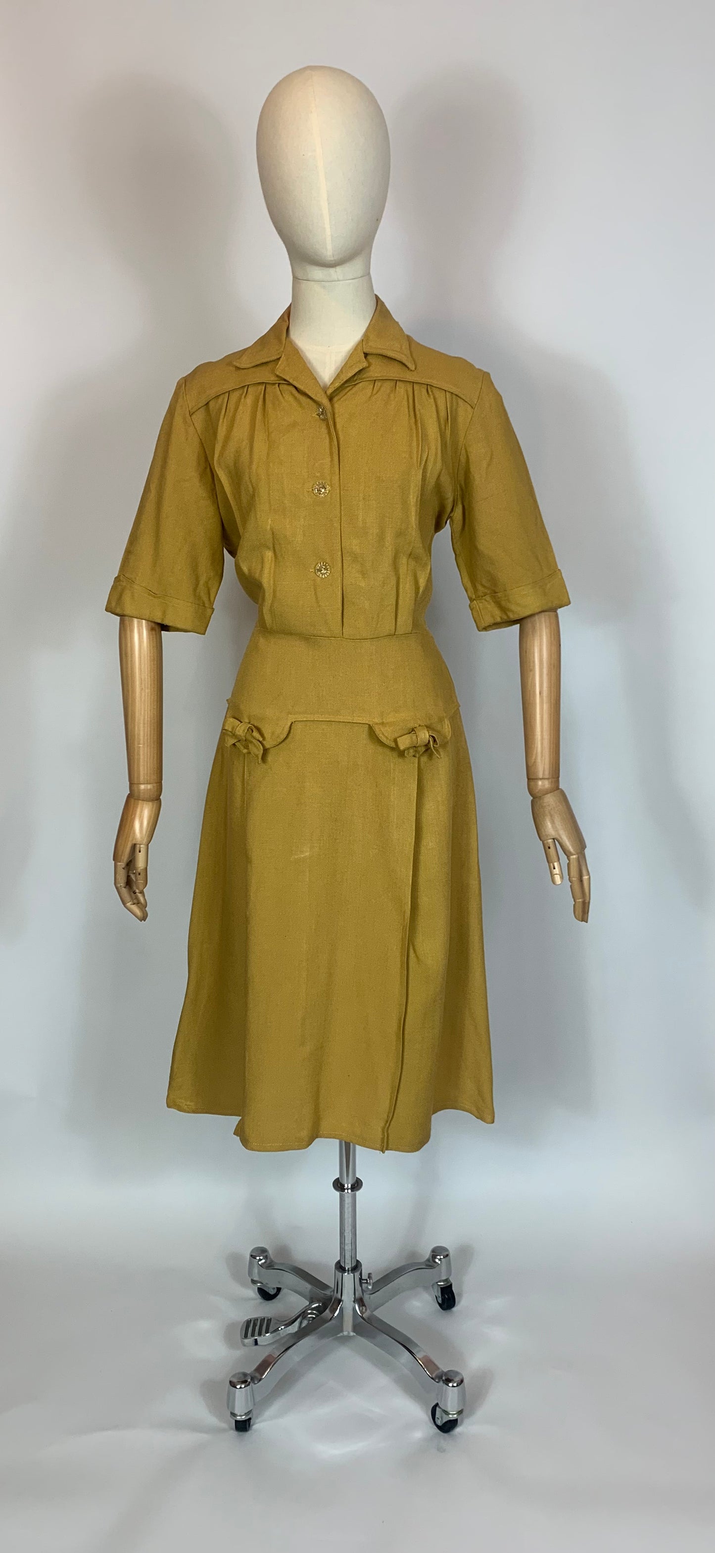Original CC41 label 1940’s Beautiful Moygashel  Linen dress - mustard