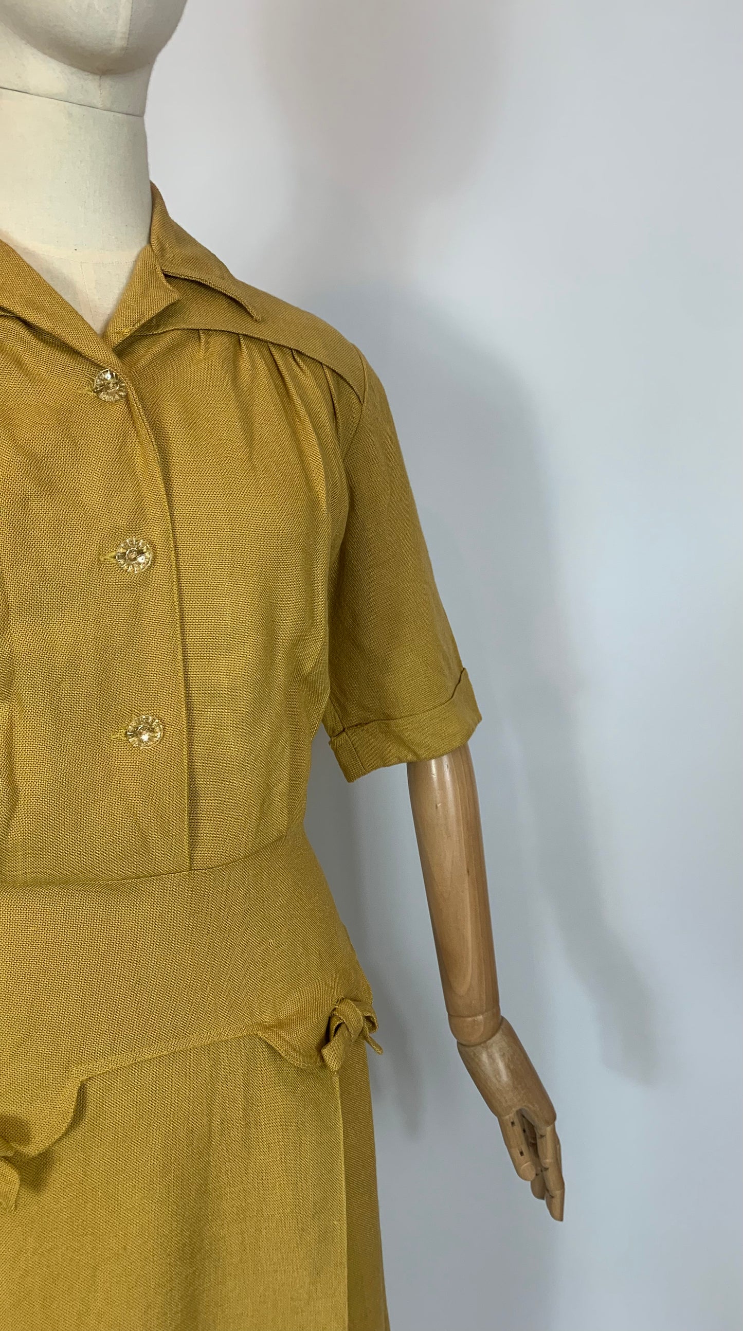 Original CC41 label 1940’s Beautiful Moygashel  Linen dress - mustard