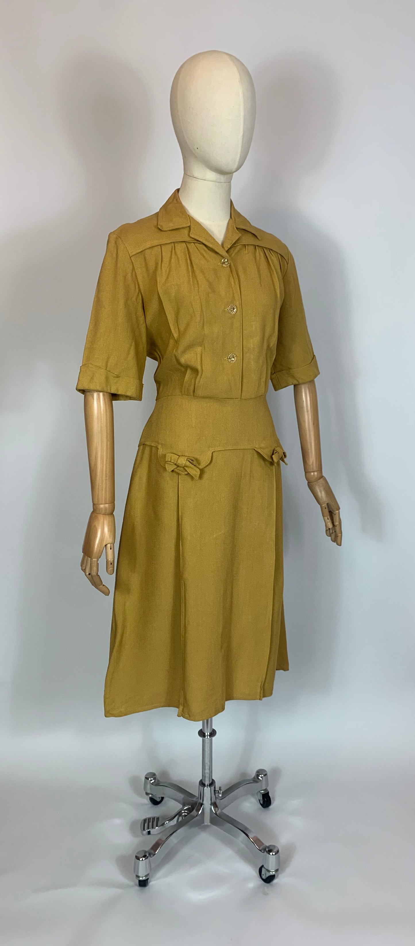 Original CC41 label 1940’s Beautiful Moygashel  Linen dress - mustard