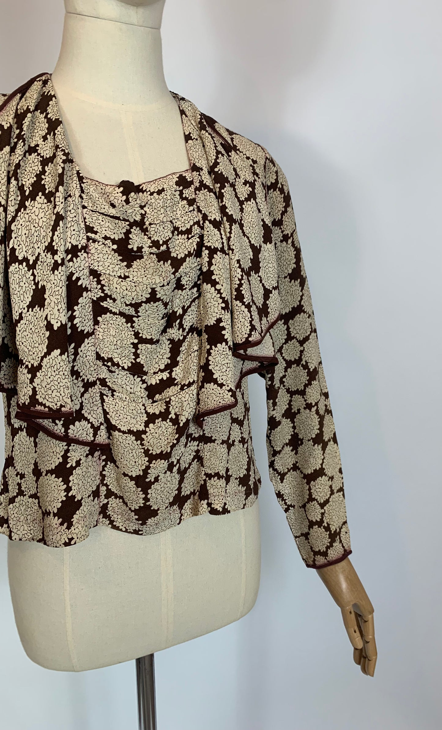 Original 1930’s Beautiful silk Blouse - Brown / Cream