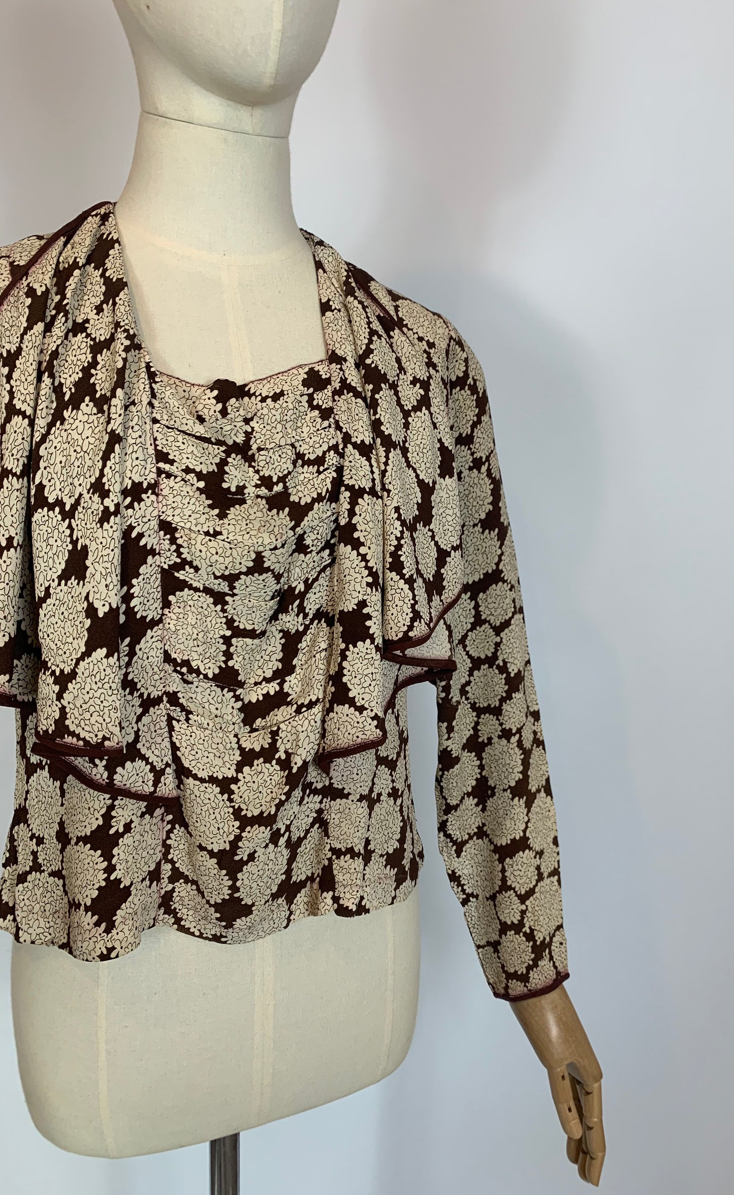Original 1930’s Beautiful silk Blouse - Brown / Cream