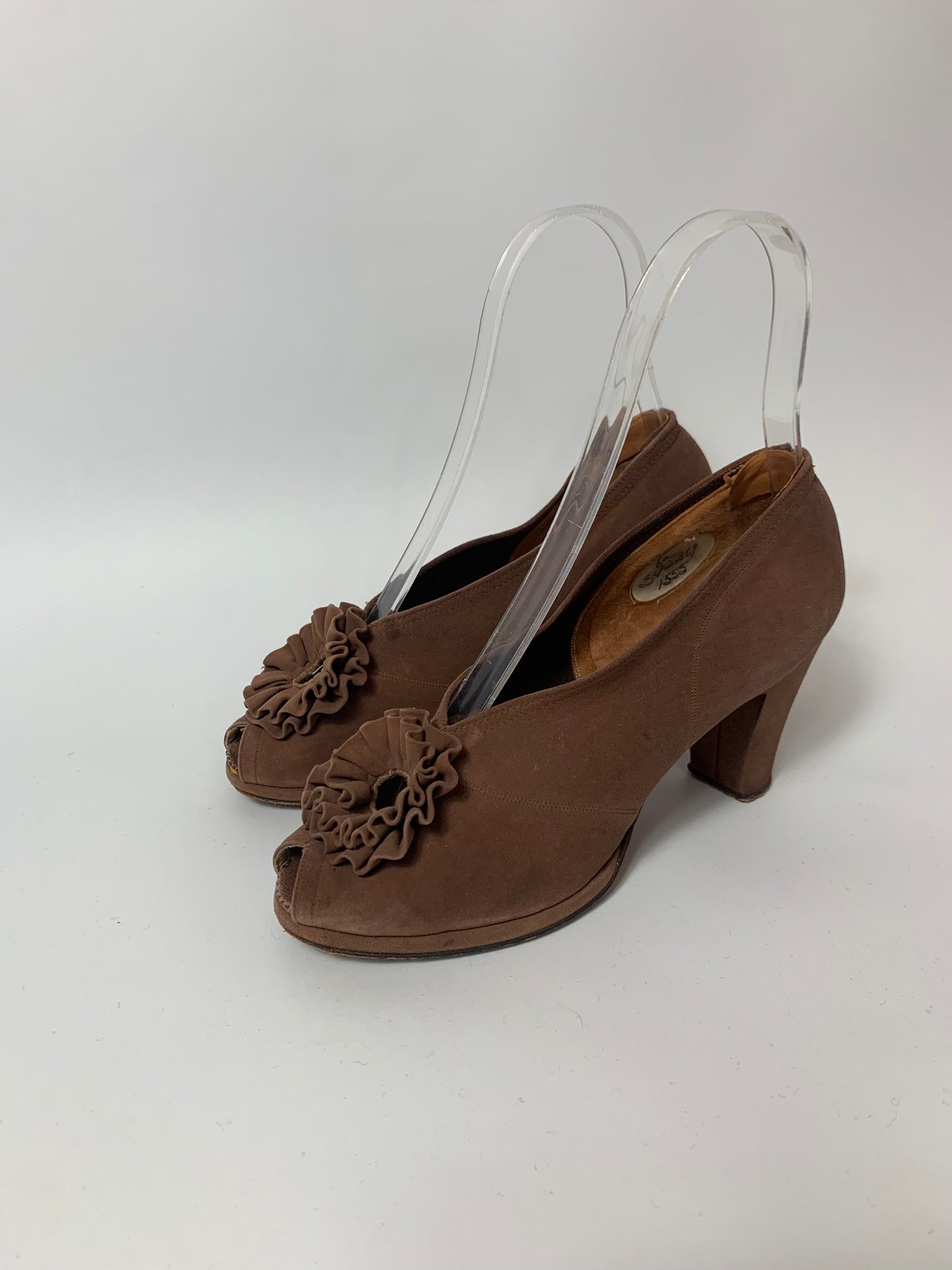 Original Fabulous 1940’s Peep toe Suede Shoes - light Brown.