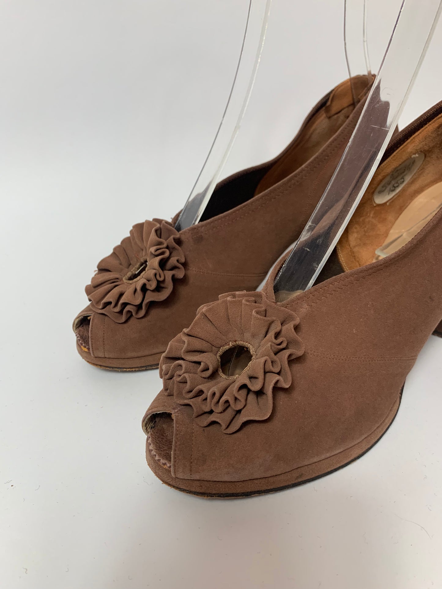 Original Fabulous 1940’s Peep toe Suede Shoes - light Brown.