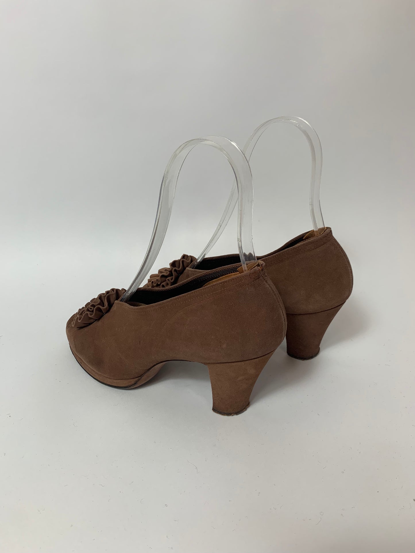 Original Fabulous 1940’s Peep toe Suede Shoes - light Brown.