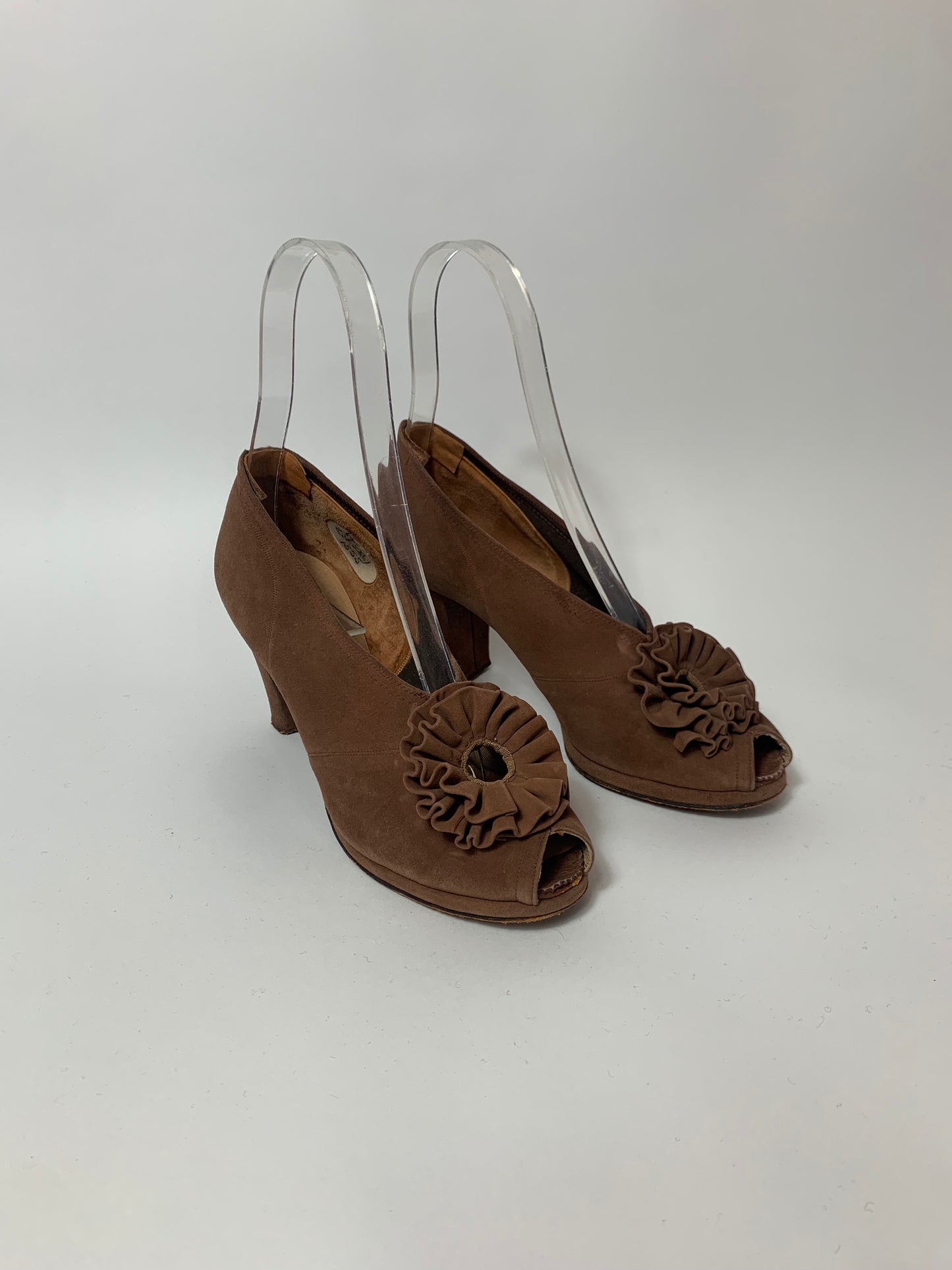 Original Fabulous 1940’s Peep toe Suede Shoes - light Brown.