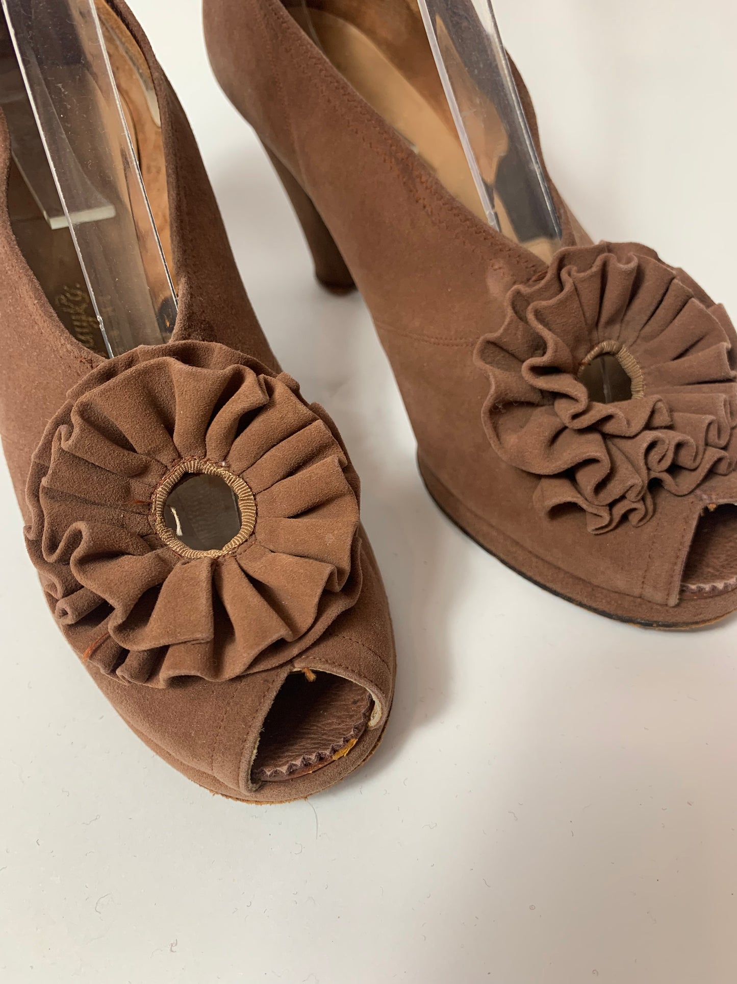 Original Fabulous 1940’s Peep toe Suede Shoes - light Brown.