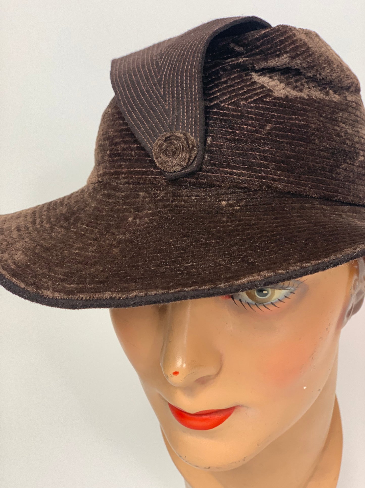 Original 1930’s Beautiful Velvet & Felt hat - dark brown