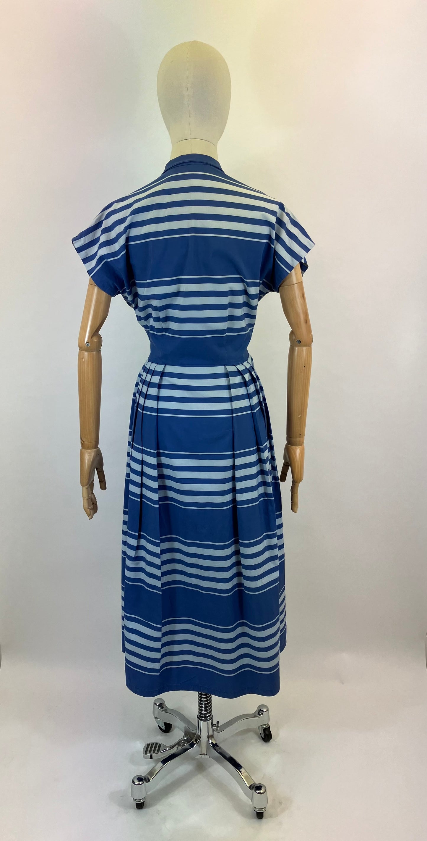 Original 1950’s Cotton Day dress - in hues of Blues