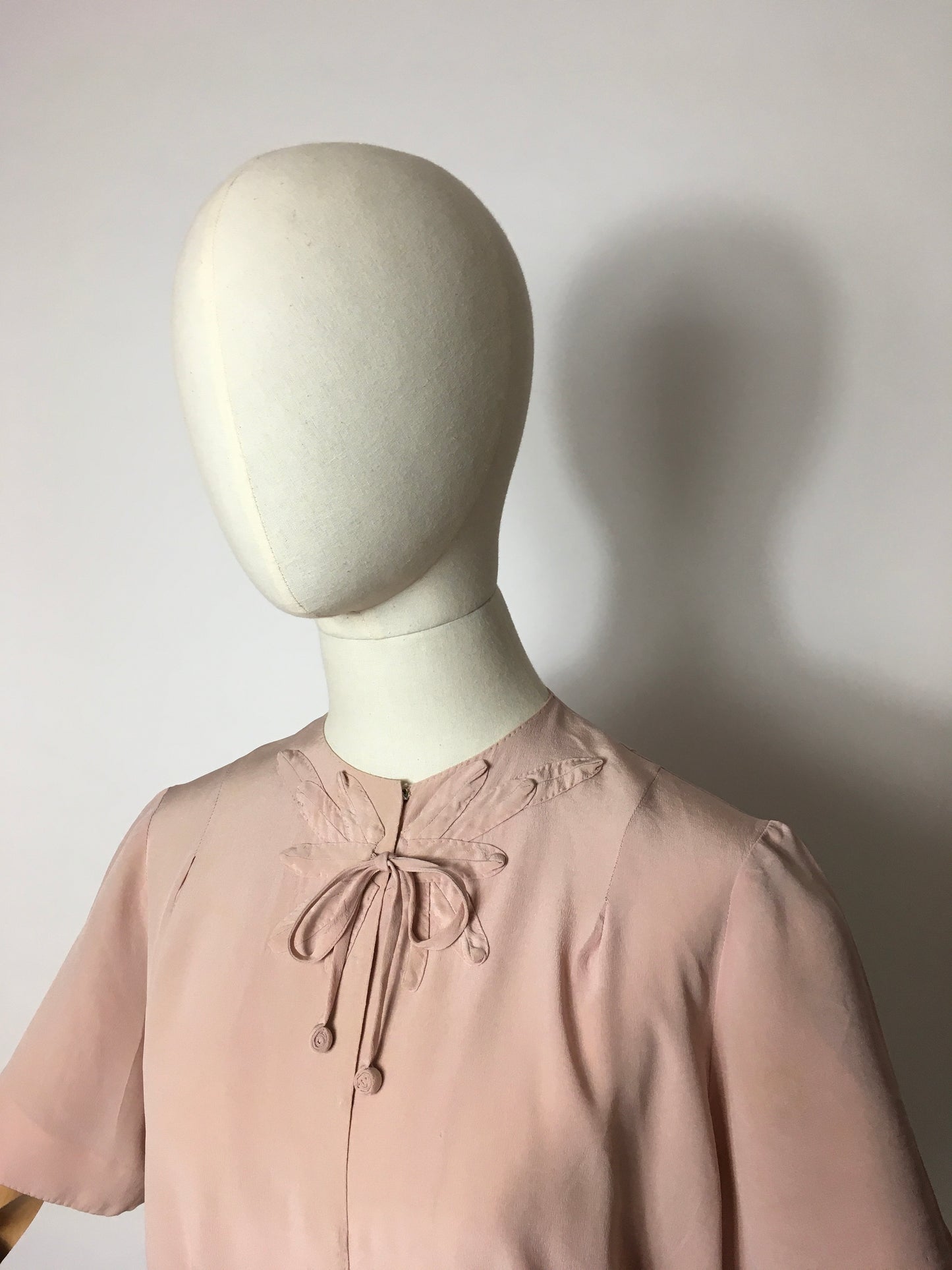 Original 1940’s Crepe Blouse in Blush Pink - Lovely Shaped Detailing to the Neckline