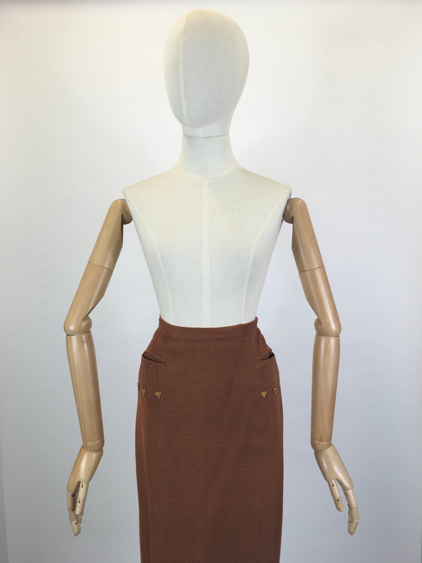 Original 1940s Pencil Skirt in a Heavyweight Linen - In A Lovely Warm Rust Brown With Arrow Detailing