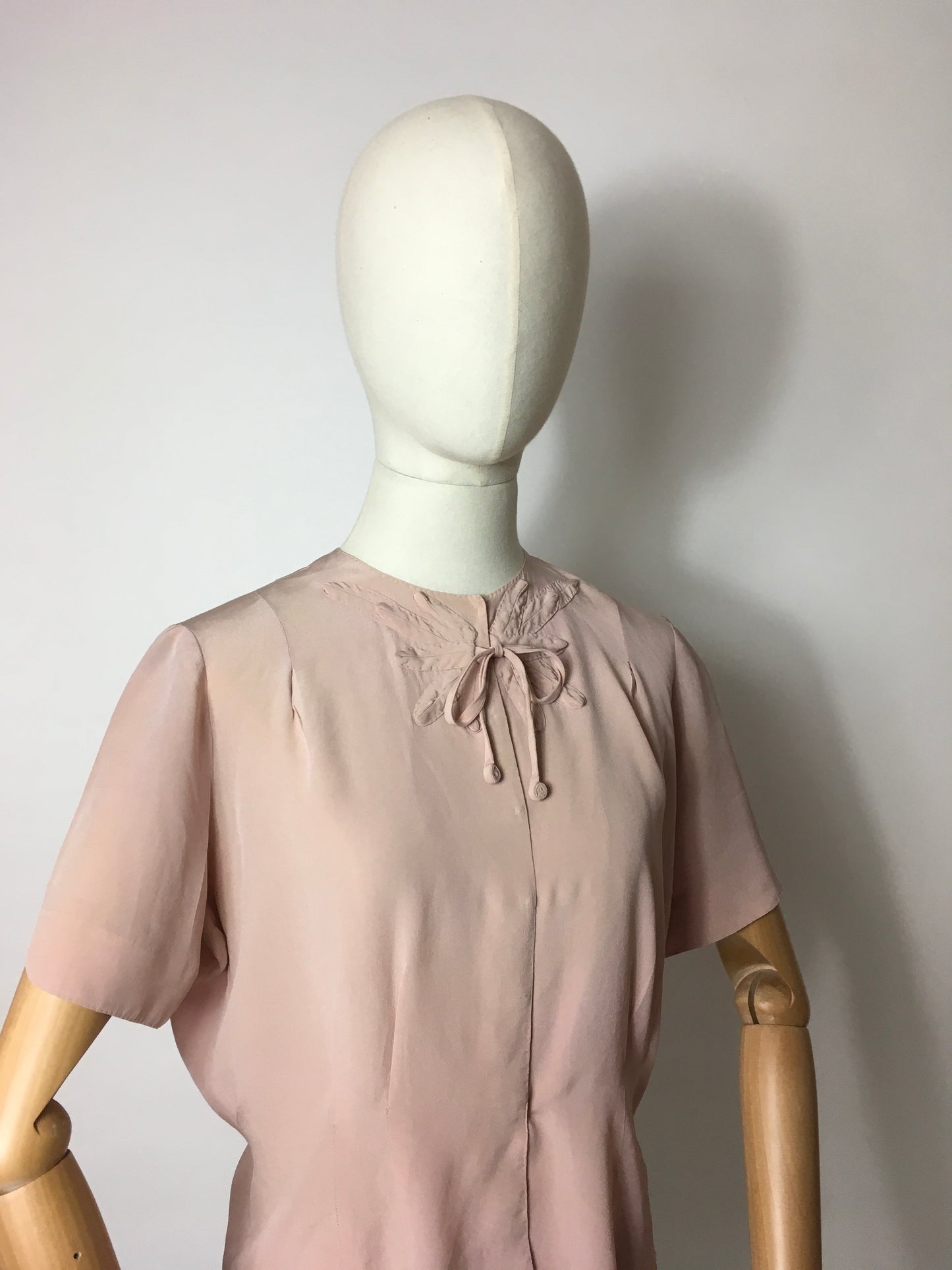 Original 1940’s Crepe Blouse in Blush Pink - Lovely Shaped Detailing to the Neckline