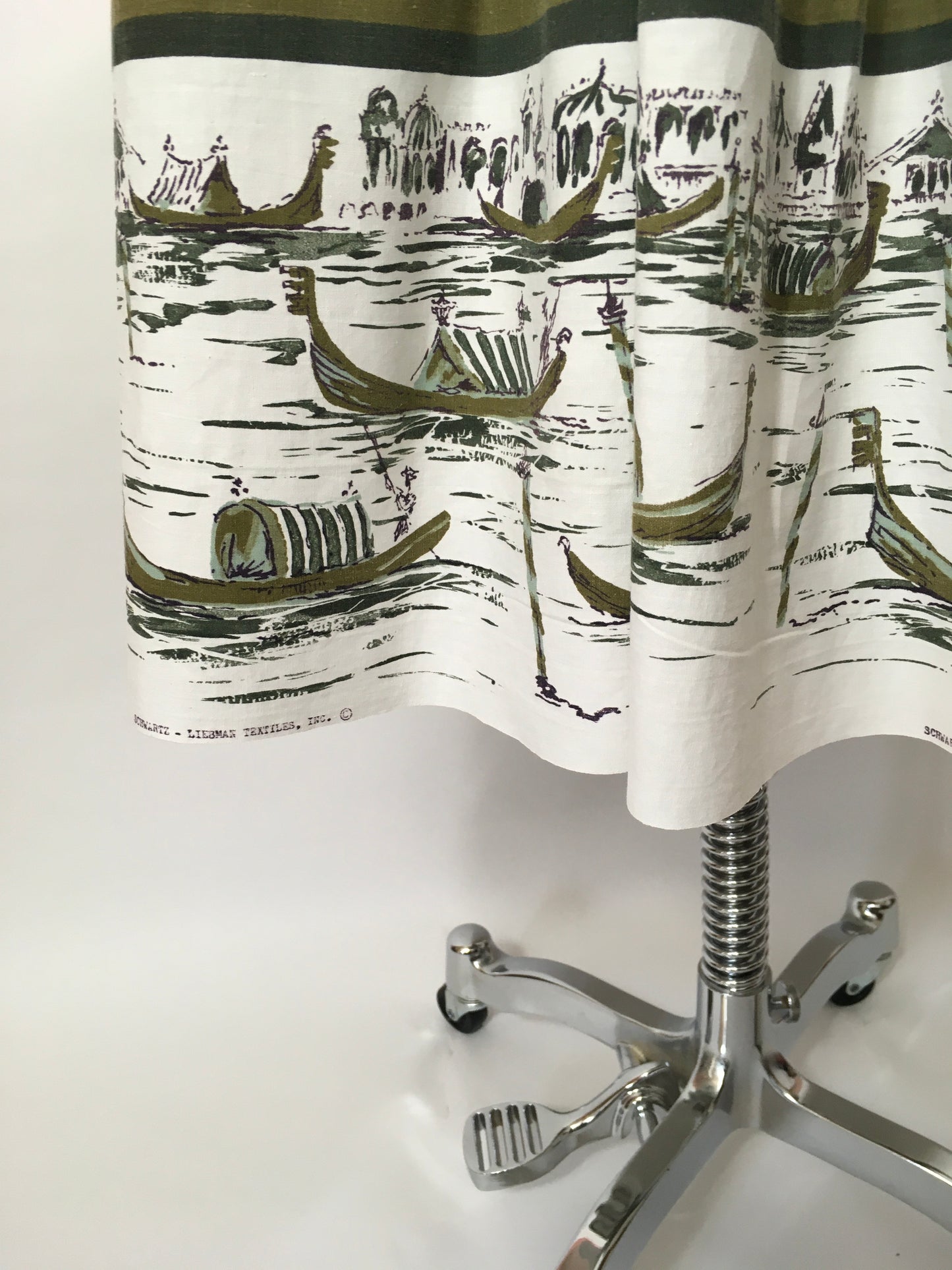 Original 1950’s Novelty Scenic Print Skirt - Featuring Victorian Scenes, Horses & Carriages, Gondolas on the River