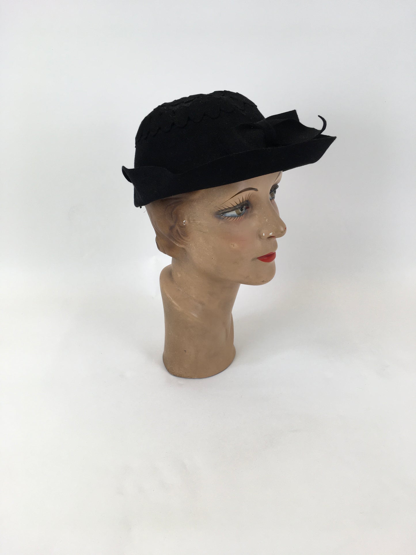 Original 1930’s Exquisite Black Hat with Cutwork Detailing & Bow - By ‘ Swan & Edgar Piccadilly ‘