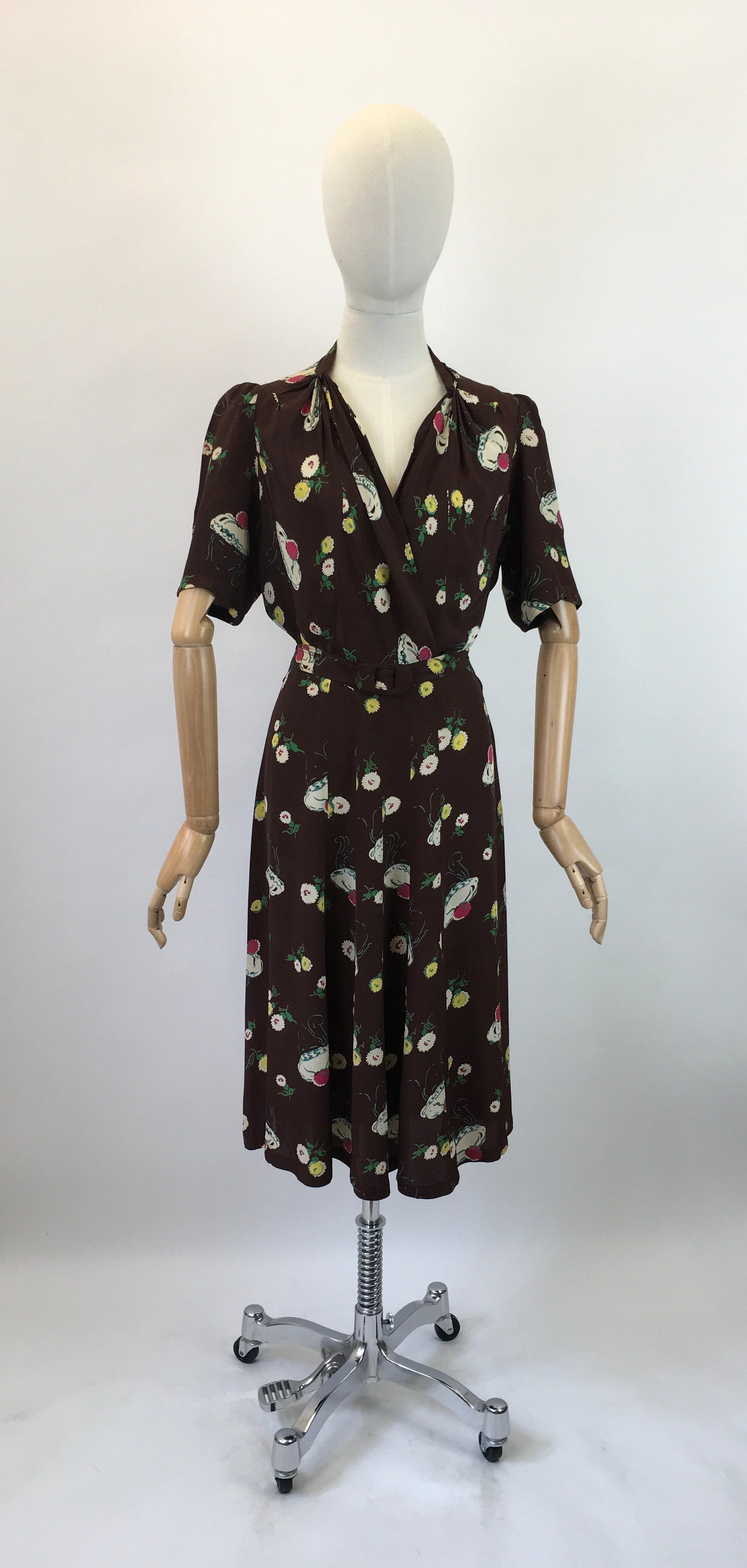 Original 1940's Sensational Novelty Print Rayon Dress - Ladies Faces & Florals In A Delicate Colour Pallet