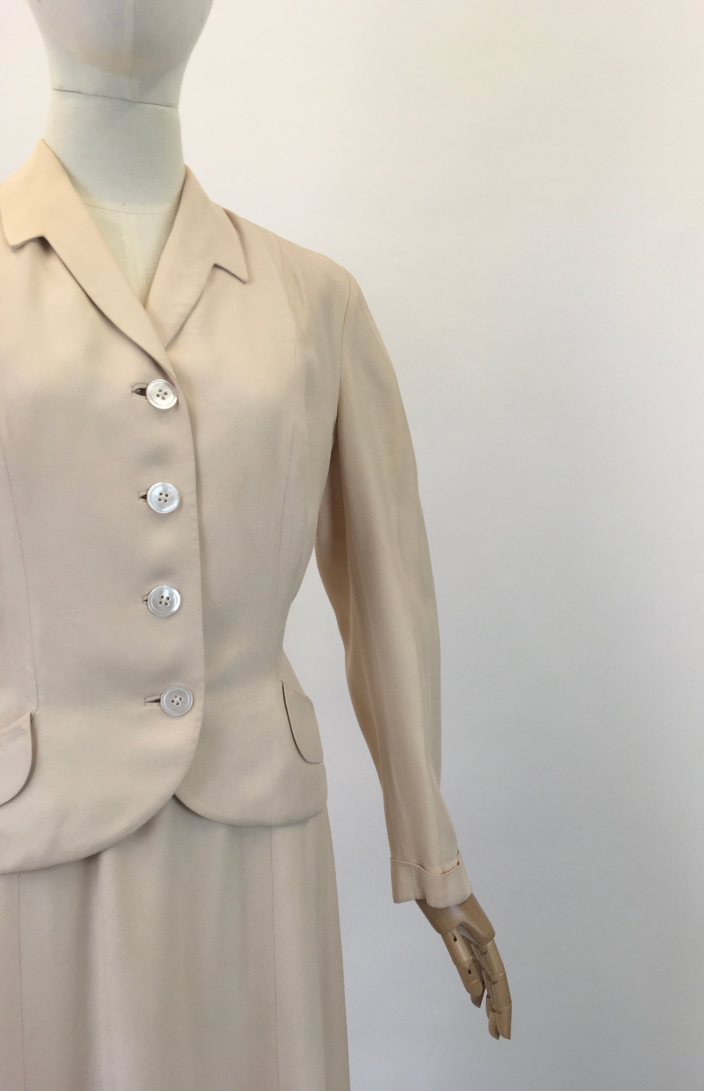 Original 1940's Stunning 2pc Suit - In A Warming Cream With Lovley Details