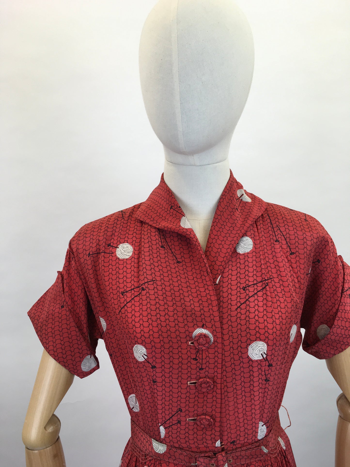 Original 1940’s ‘ Leslie Fay’ Novelty Print Rayon Dress - In a STUNNING knitting Needle and Yarn Print