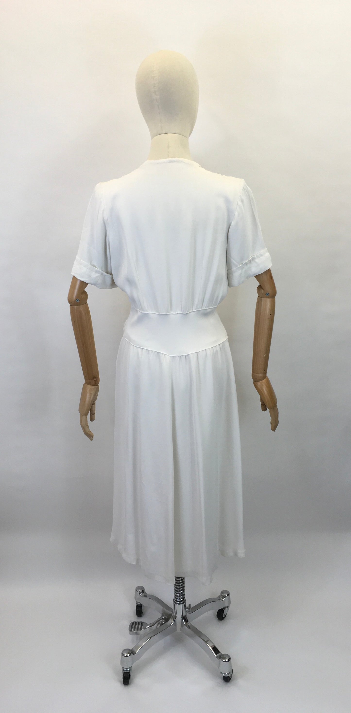 Original 1940’s STUNNING White Dress With Button Detailing  - Oozing a Classic 40’s Silhouette