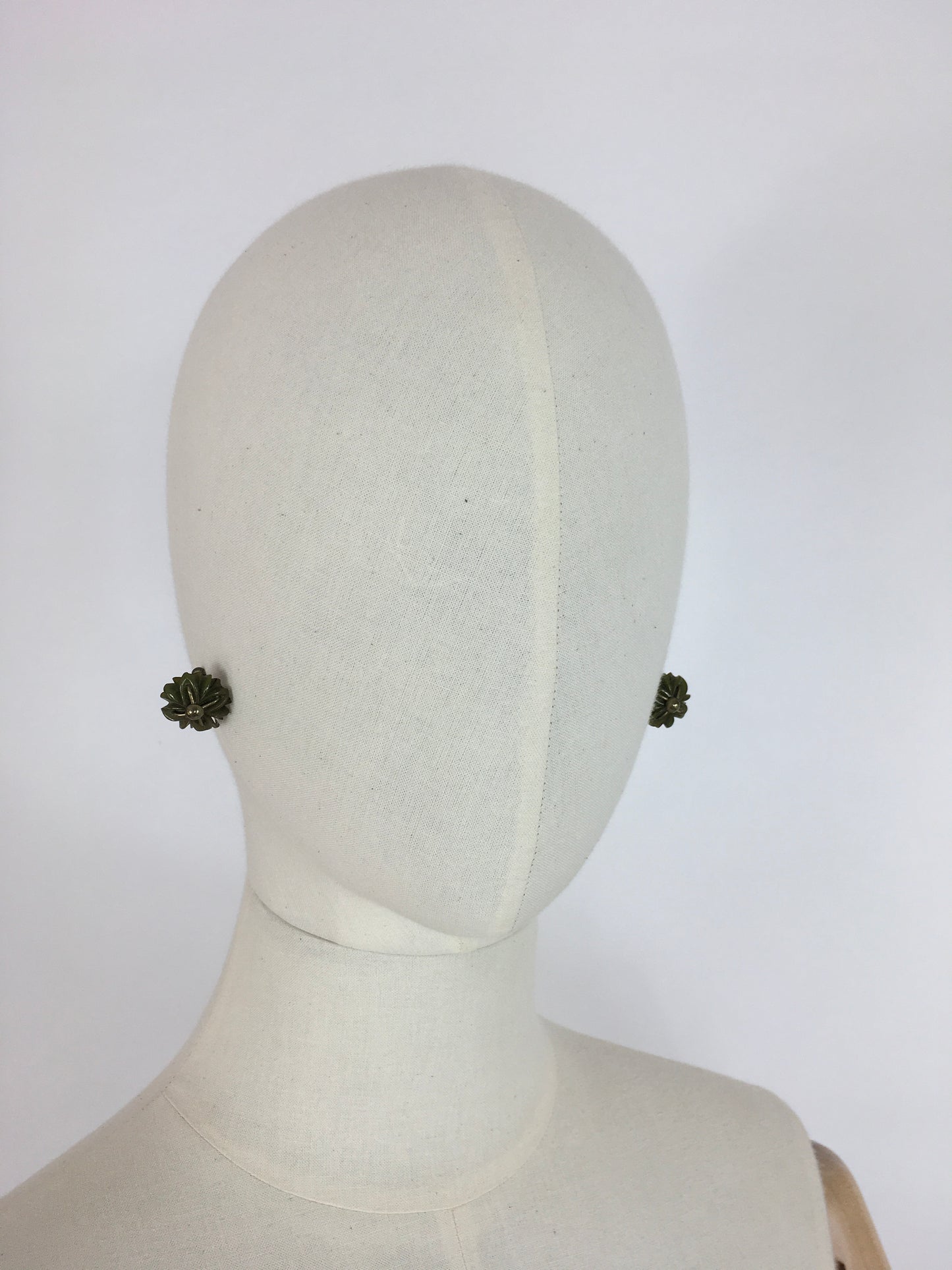 Original 1940s Screw Back Earrings - Green Bakelite And Metal Flowers
