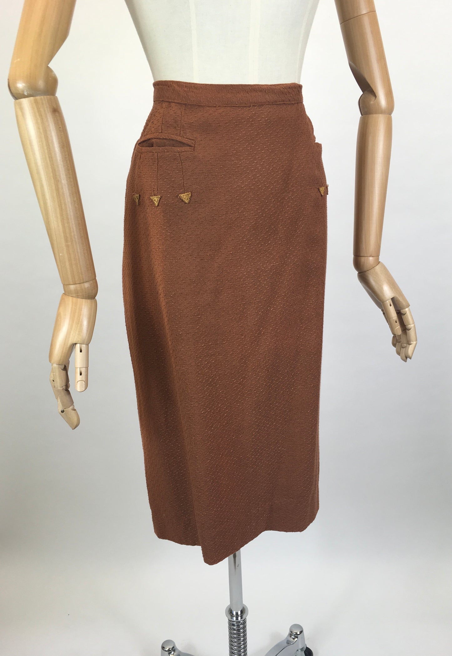 Original 1940s Pencil Skirt in a Heavyweight Linen - In A Lovely Warm Rust Brown With Arrow Detailing