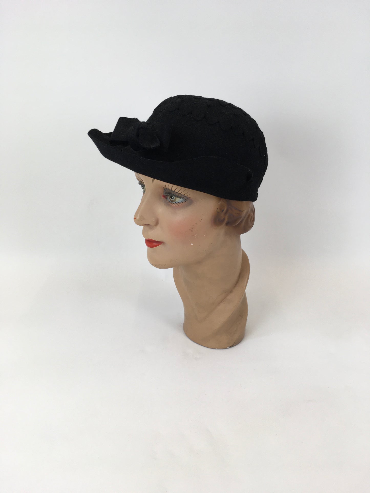 Original 1930’s Exquisite Black Hat with Cutwork Detailing & Bow - By ‘ Swan & Edgar Piccadilly ‘