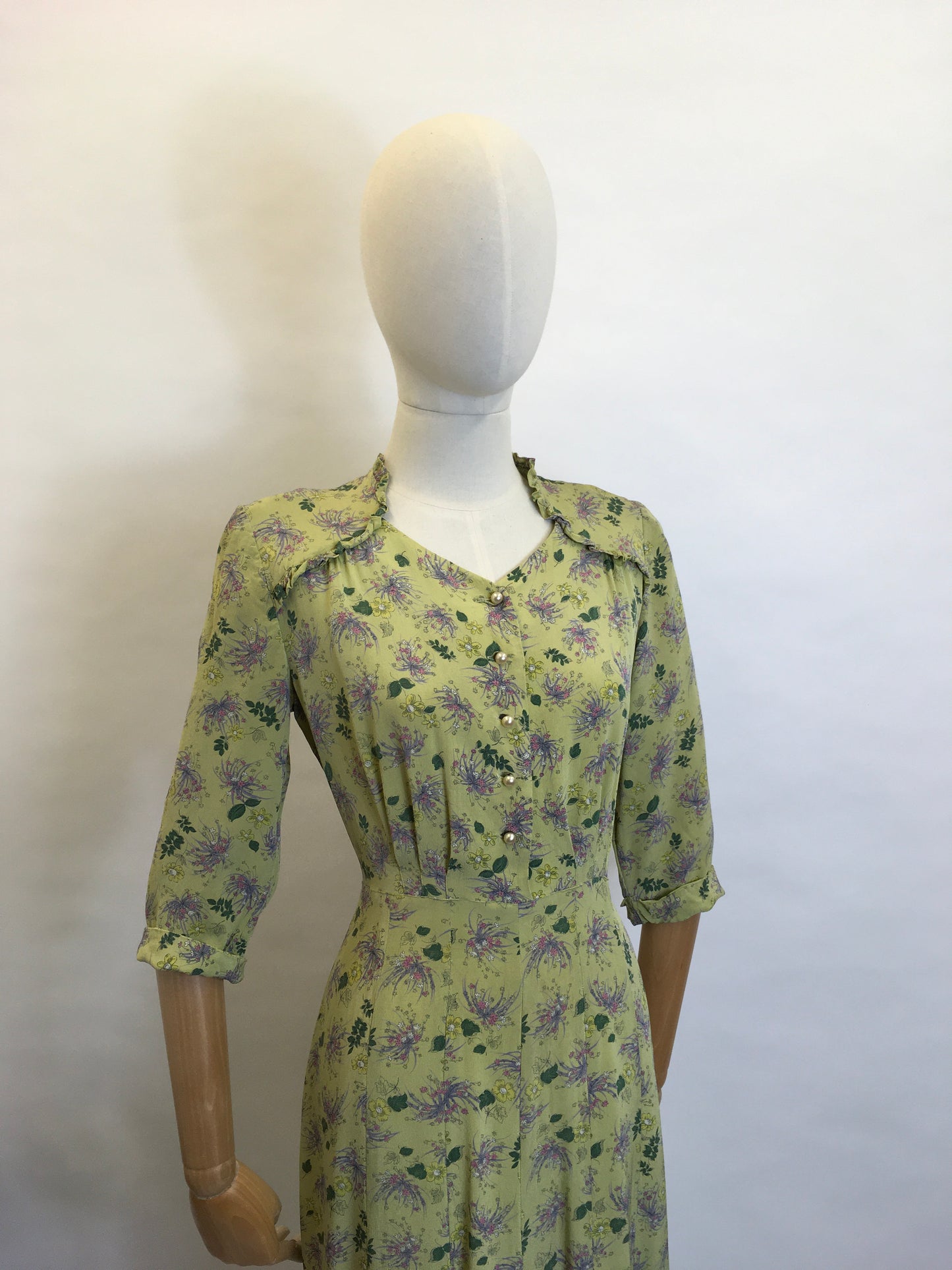 Original 1940’s Floral Day Dress - In a Beautiful Floral Crepe With a Warm Summer Colour Pallet