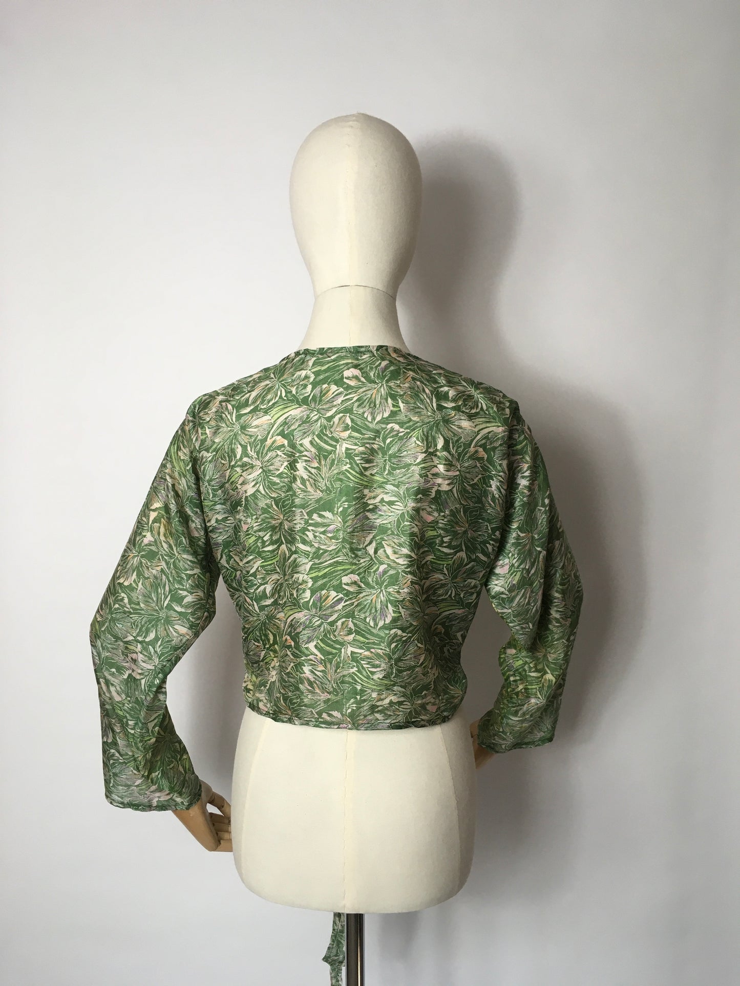 Original 1930’s Floral Silk Wrap / Bolero - In a beautiful Angelic Colour Pallet