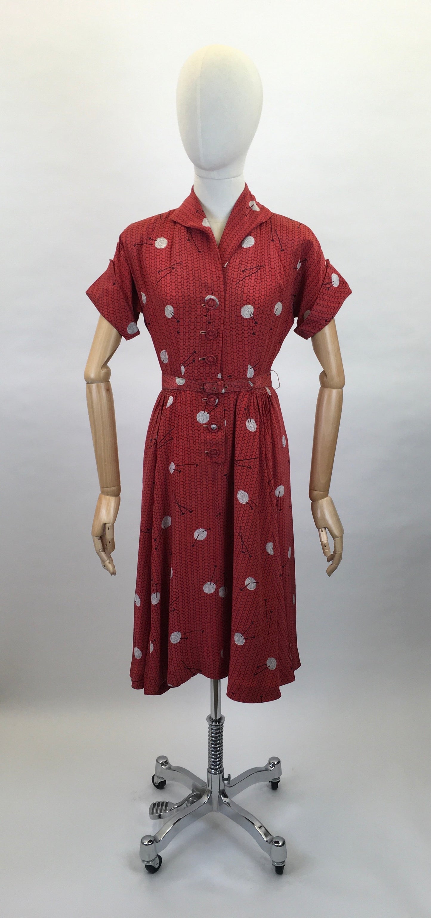 Original 1940’s ‘ Leslie Fay’ Novelty Print Rayon Dress - In a STUNNING knitting Needle and Yarn Print