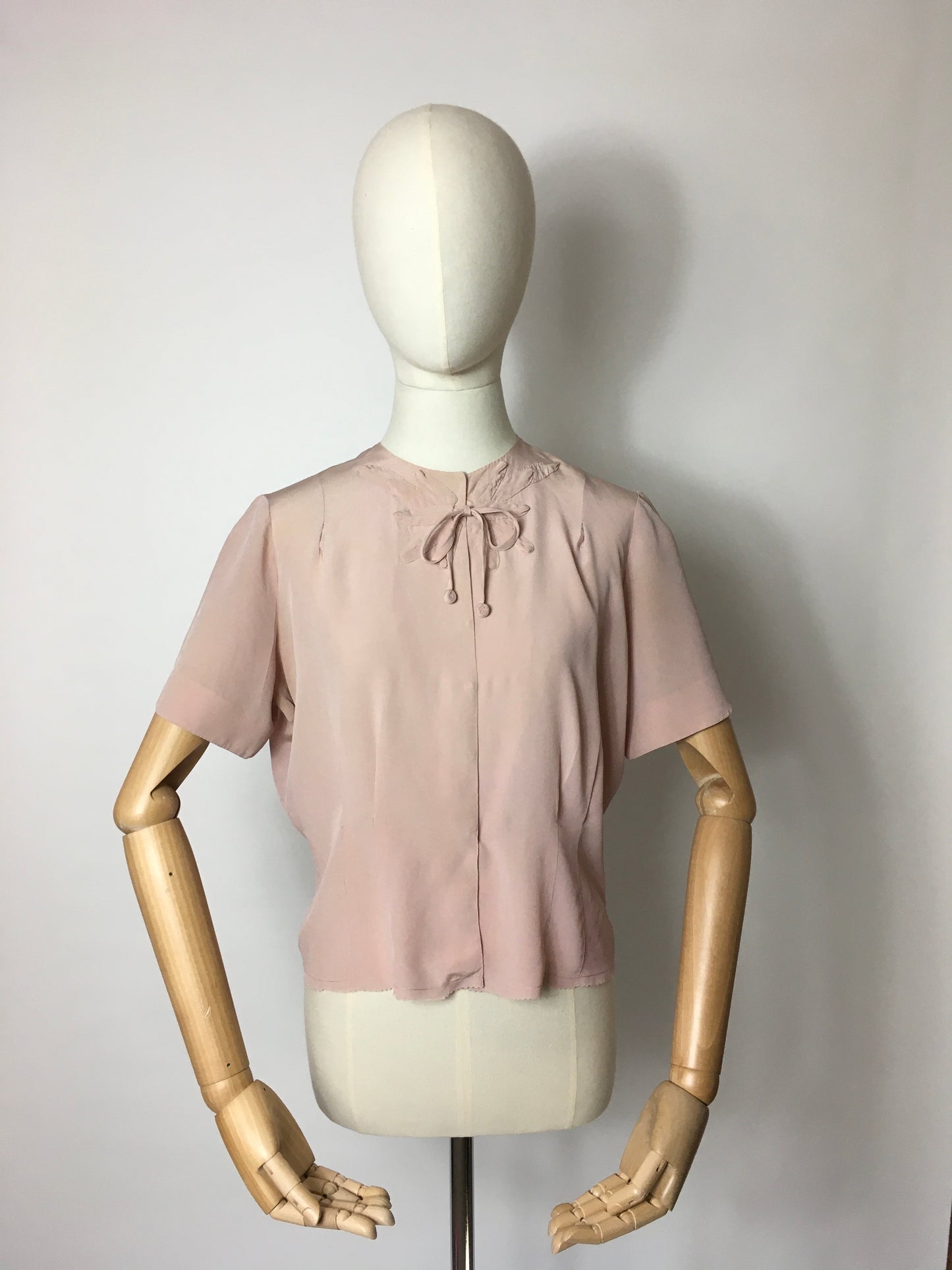 Original 1940’s Crepe Blouse in Blush Pink - Lovely Shaped Detailing to the Neckline