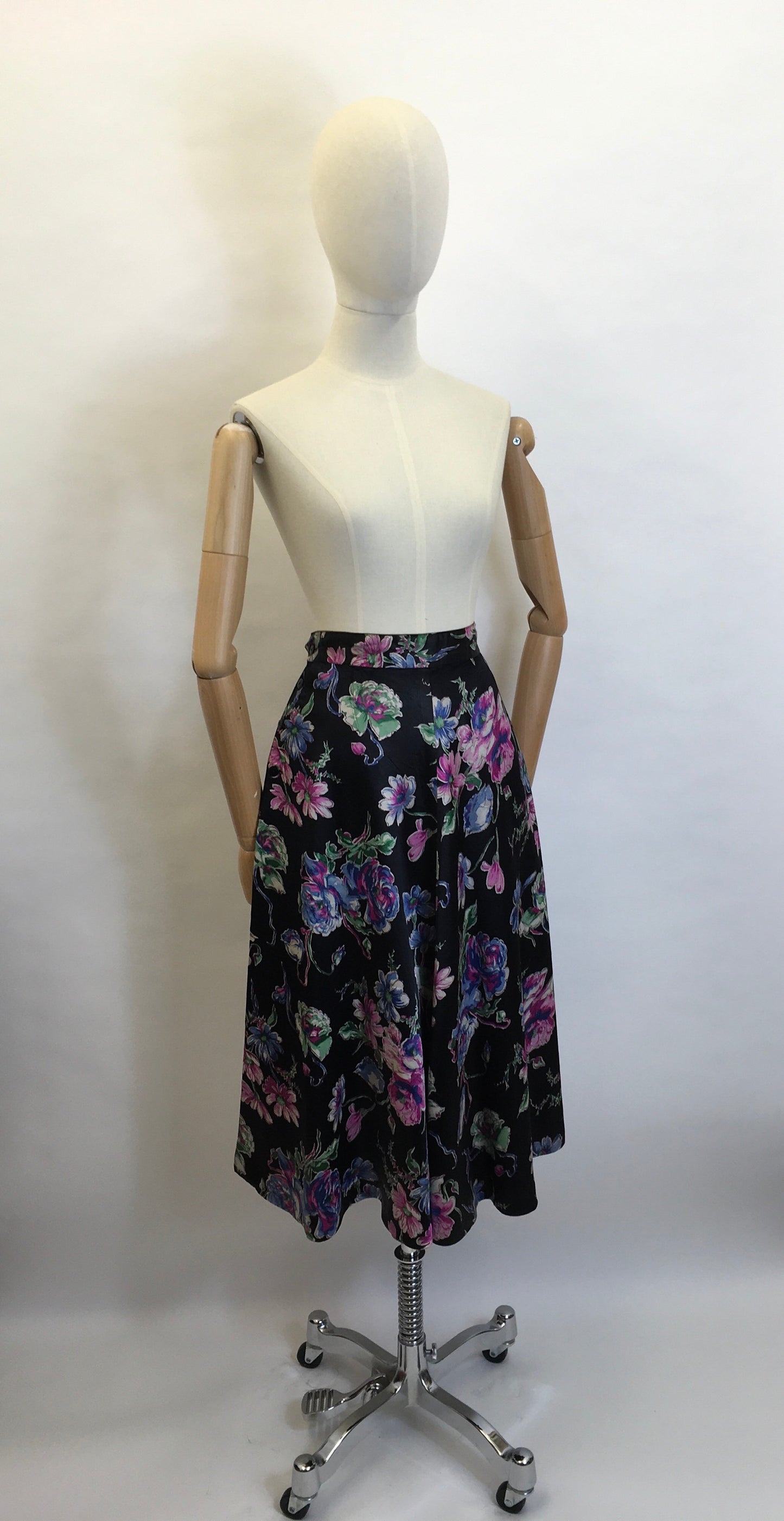 Original late 1940's Floral Silk Skirt - Lovely Dancing Skirt with lots of Movement