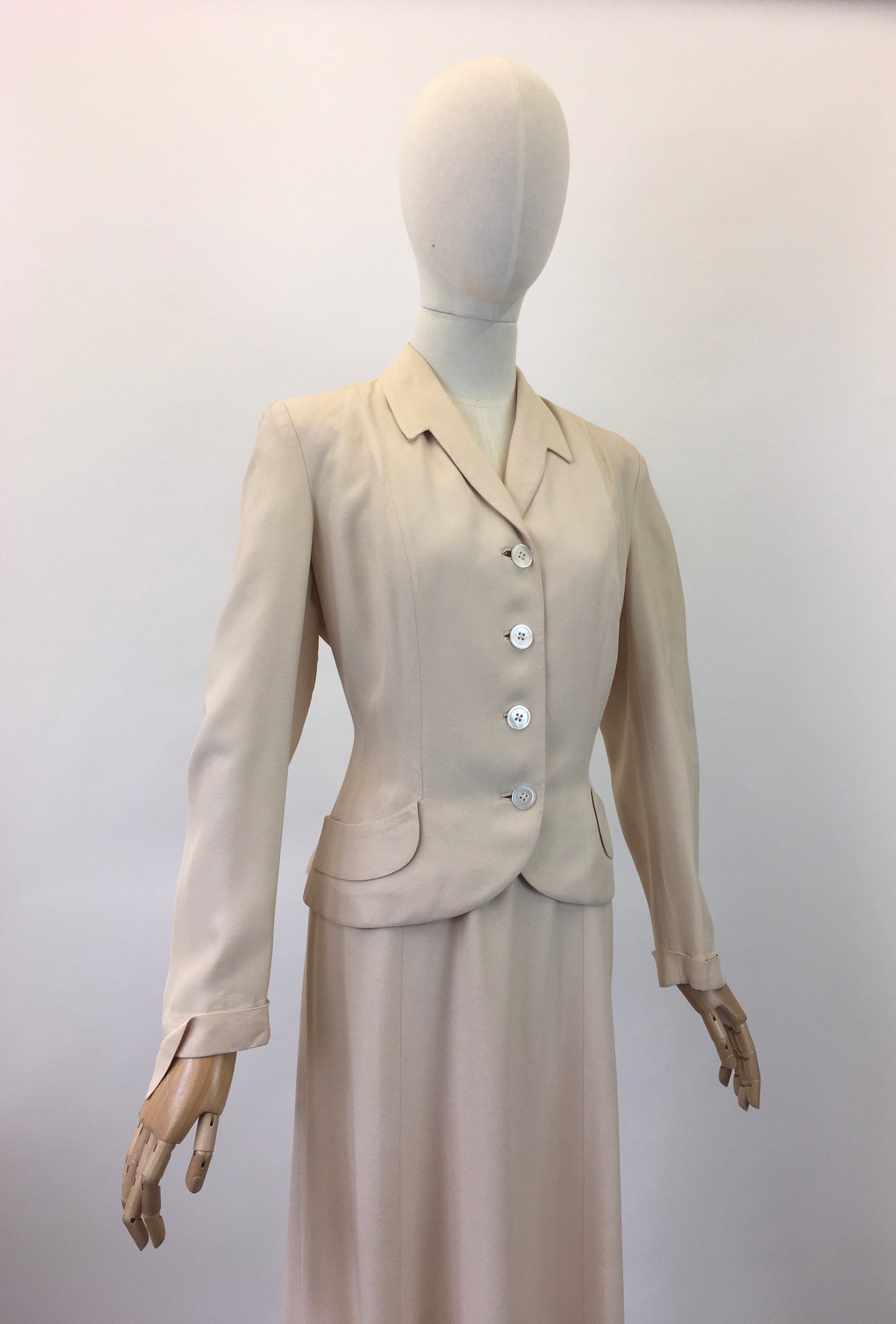 Original 1940's Stunning 2pc Suit - In A Warming Cream With Lovley Details