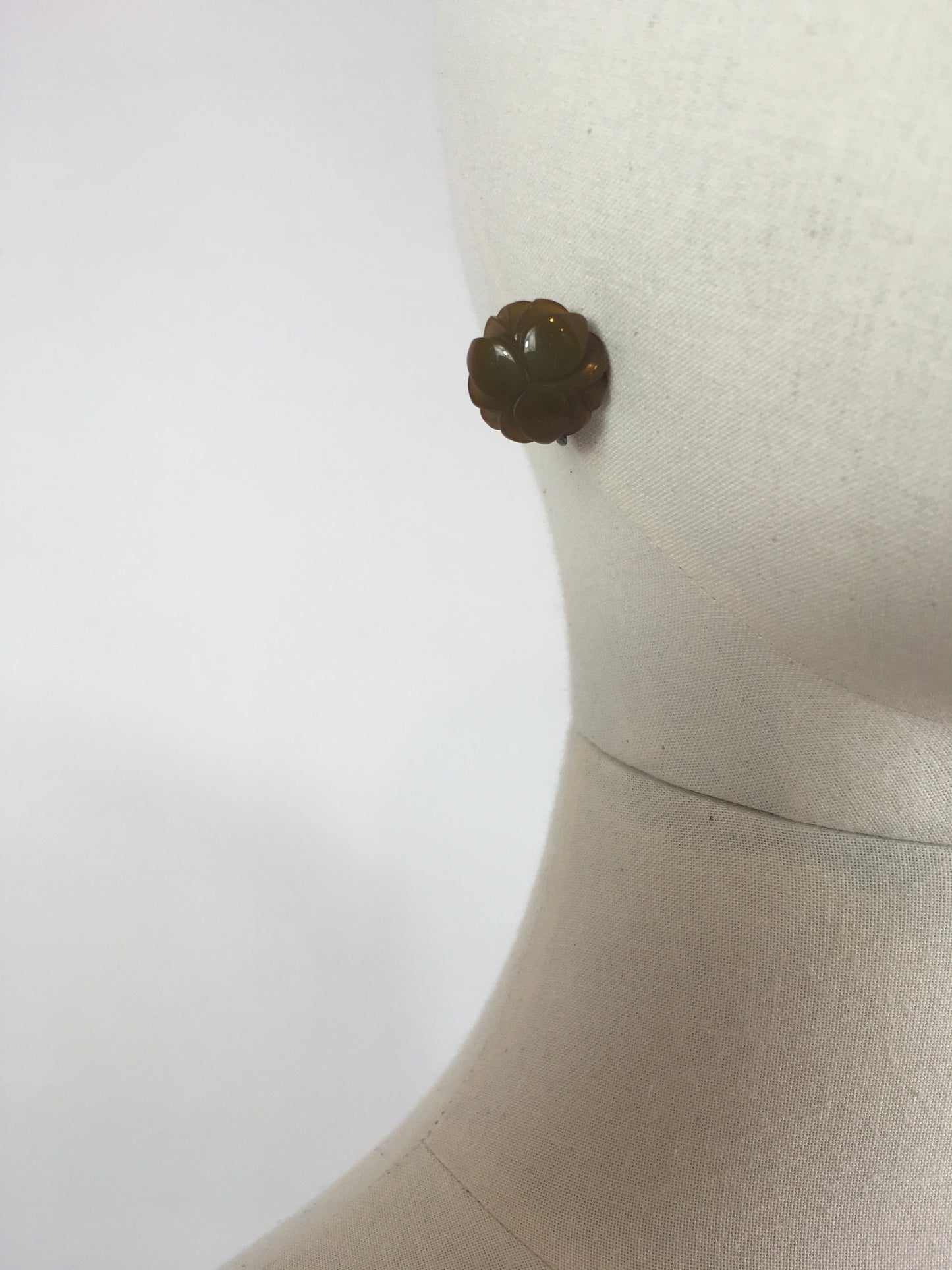 Original 1940’s carved Bakelite Screwback Earrings - In An Avocado Colourway With Clover Shape Detailing