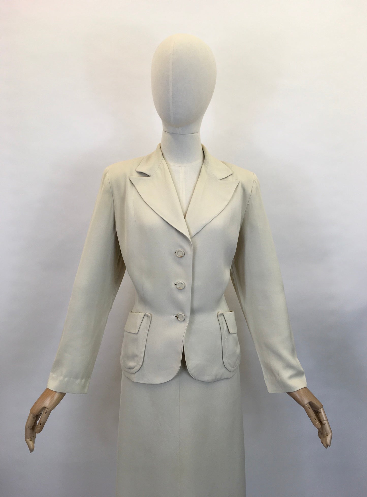 Original 1940’s STUNNING Cream 2pc Suit - With Exquisite Iconic 40’s Tailoring